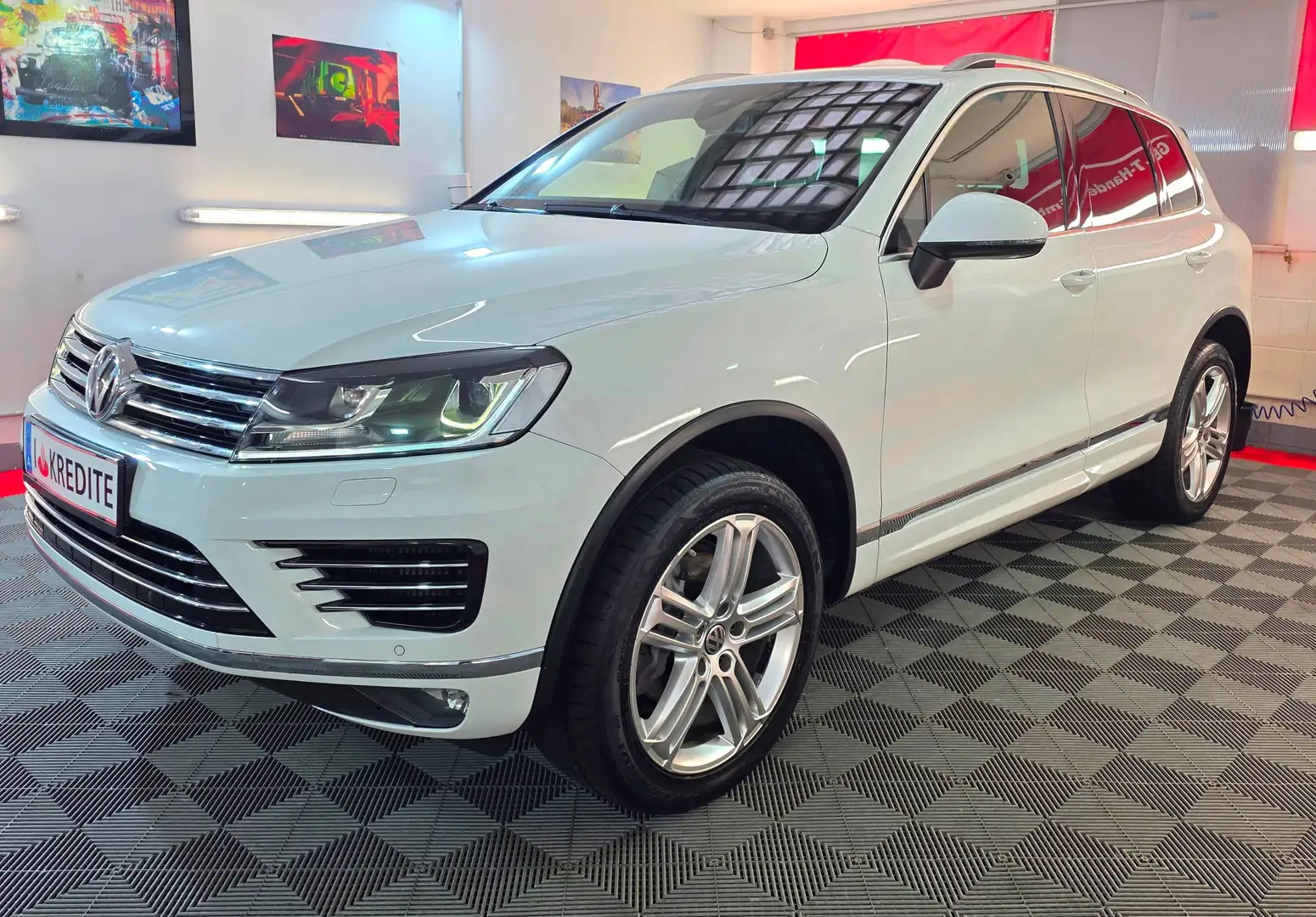Volkswagen Touareg 3.0TDI V6 4x4 R-Line Facelift Weiß - 1