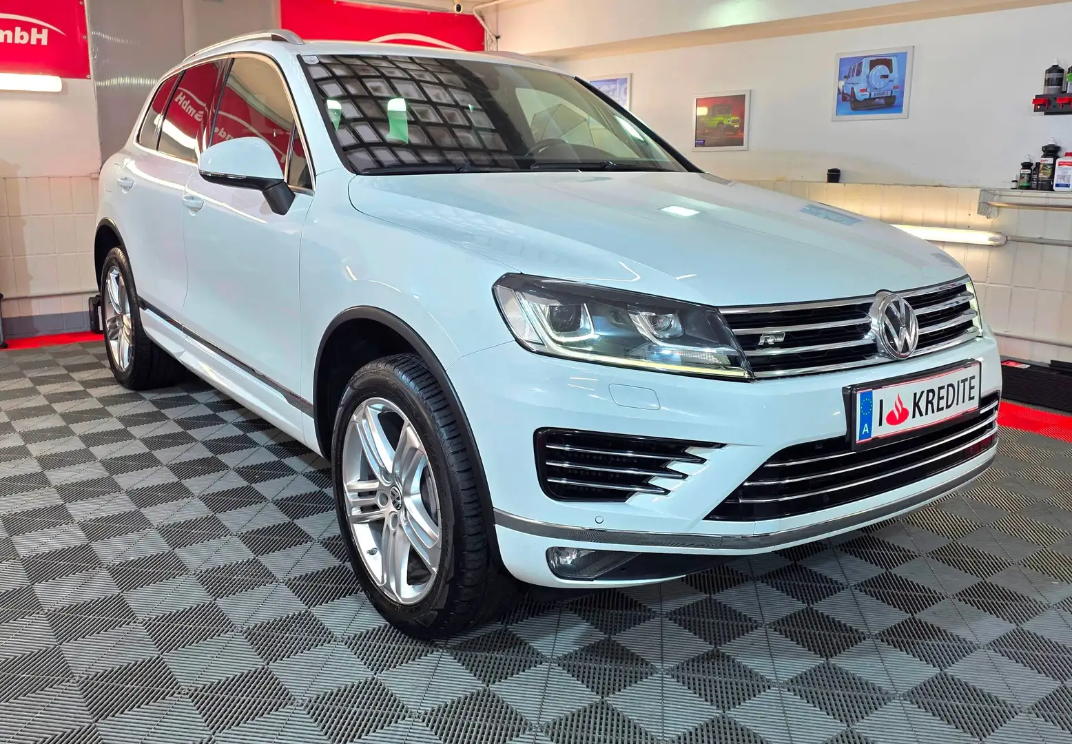 Volkswagen Touareg 3.0TDI V6 4x4 R-Line Facelift Weiß - 2