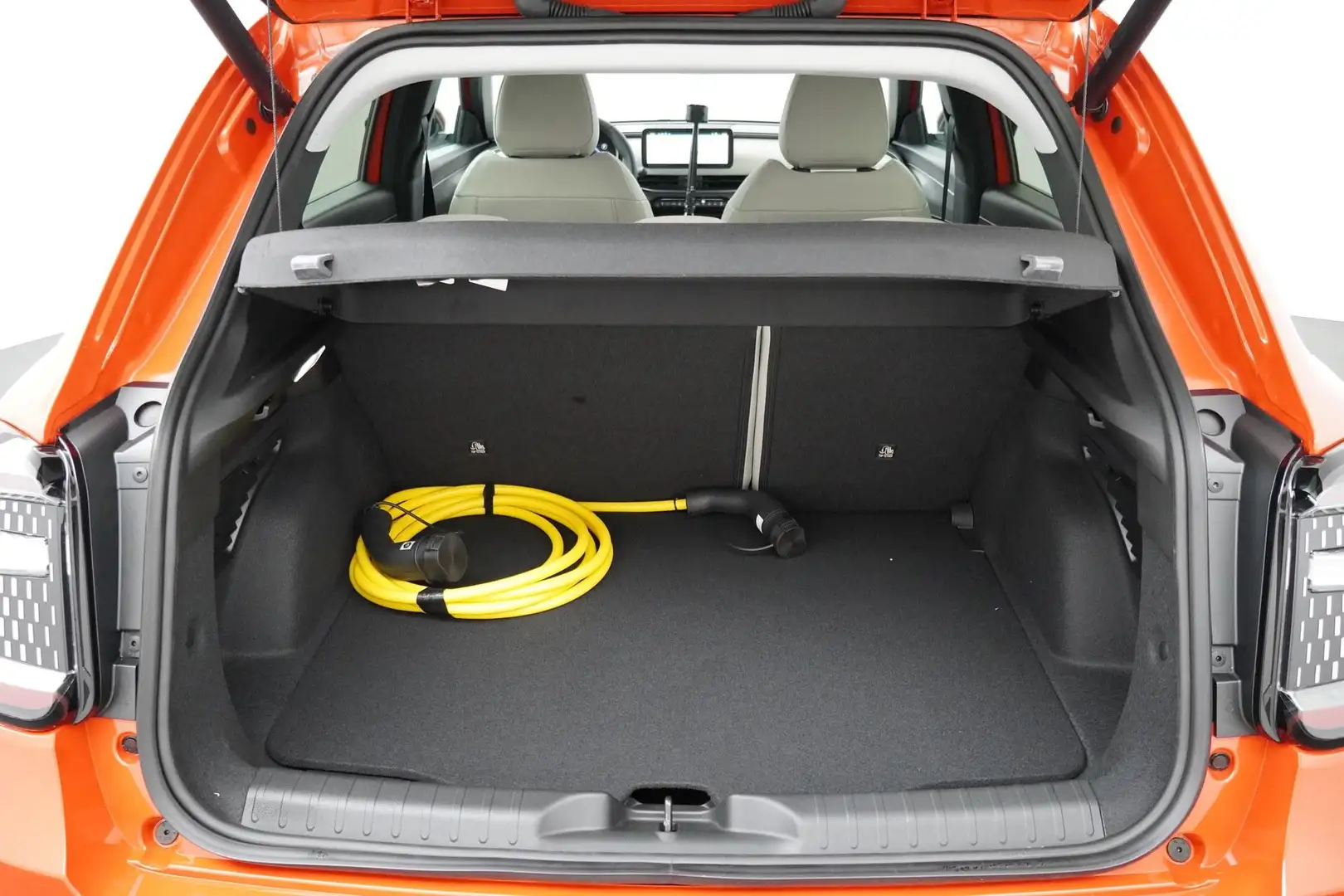 Fiat 600e La Prima 54 kWh | El. Verstb best. Stoel | Leder | Oranje - 2
