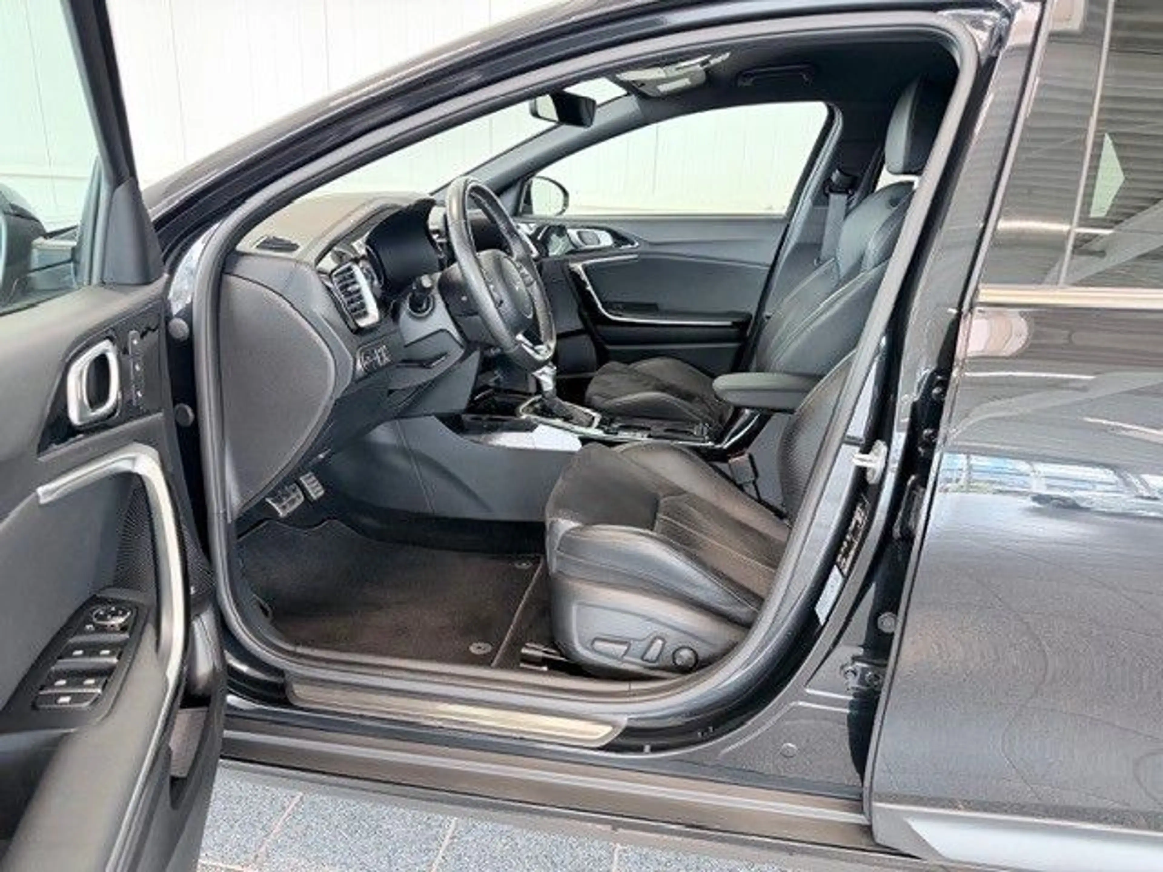 Kia XCeed 1.5T GT Line LEDER - AHK — photo 7