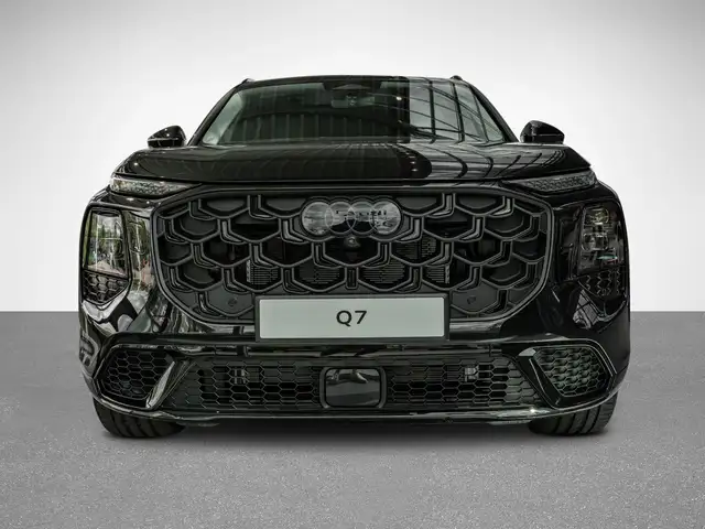 Audi Q7 view 5