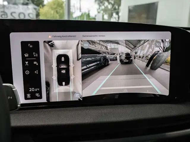 Audi Q7 view 12