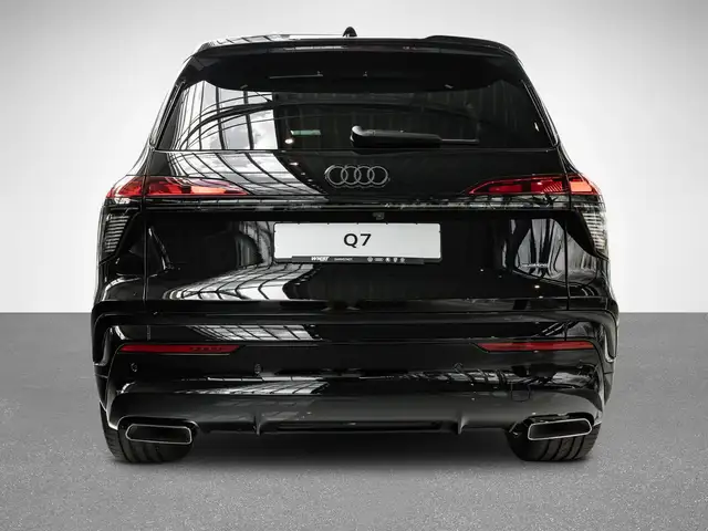 Audi Q7 view 6