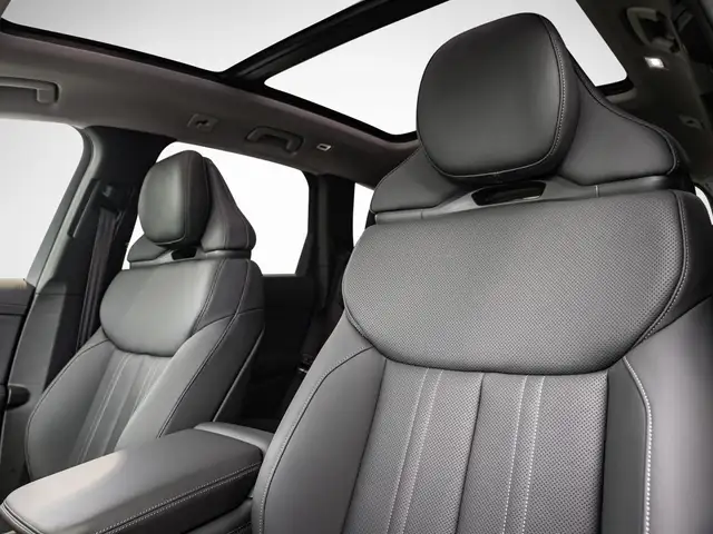Audi Q7 view 9