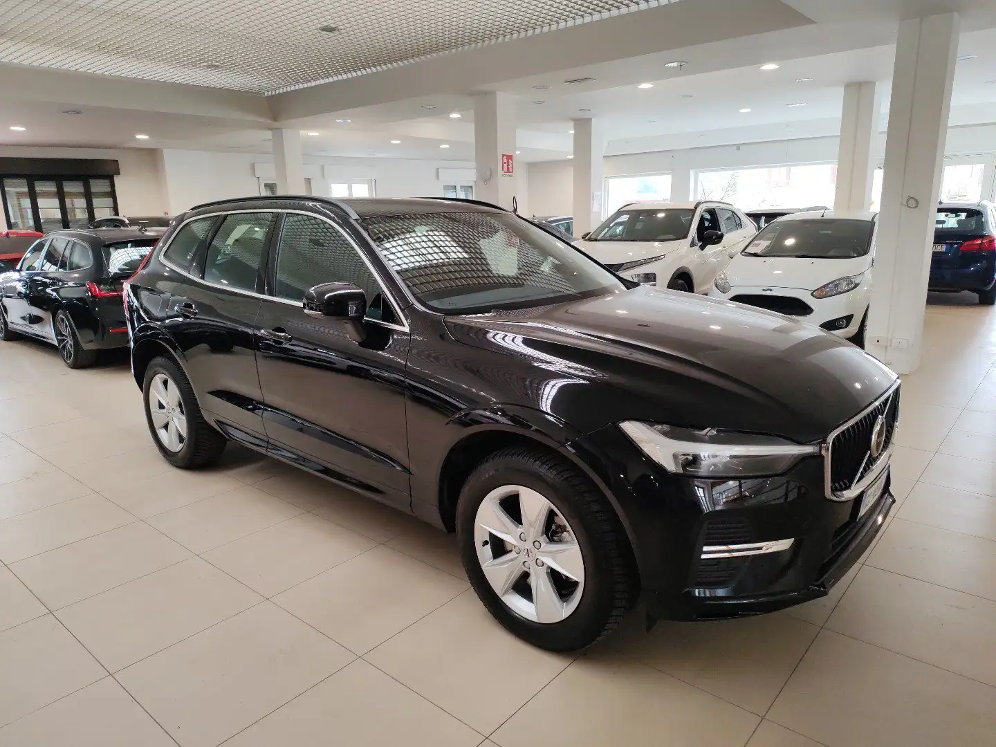 Volvo XC60 B4 (d) 197cv AWD MHEV Geartronic Momentum Pro 18” Nero - 2