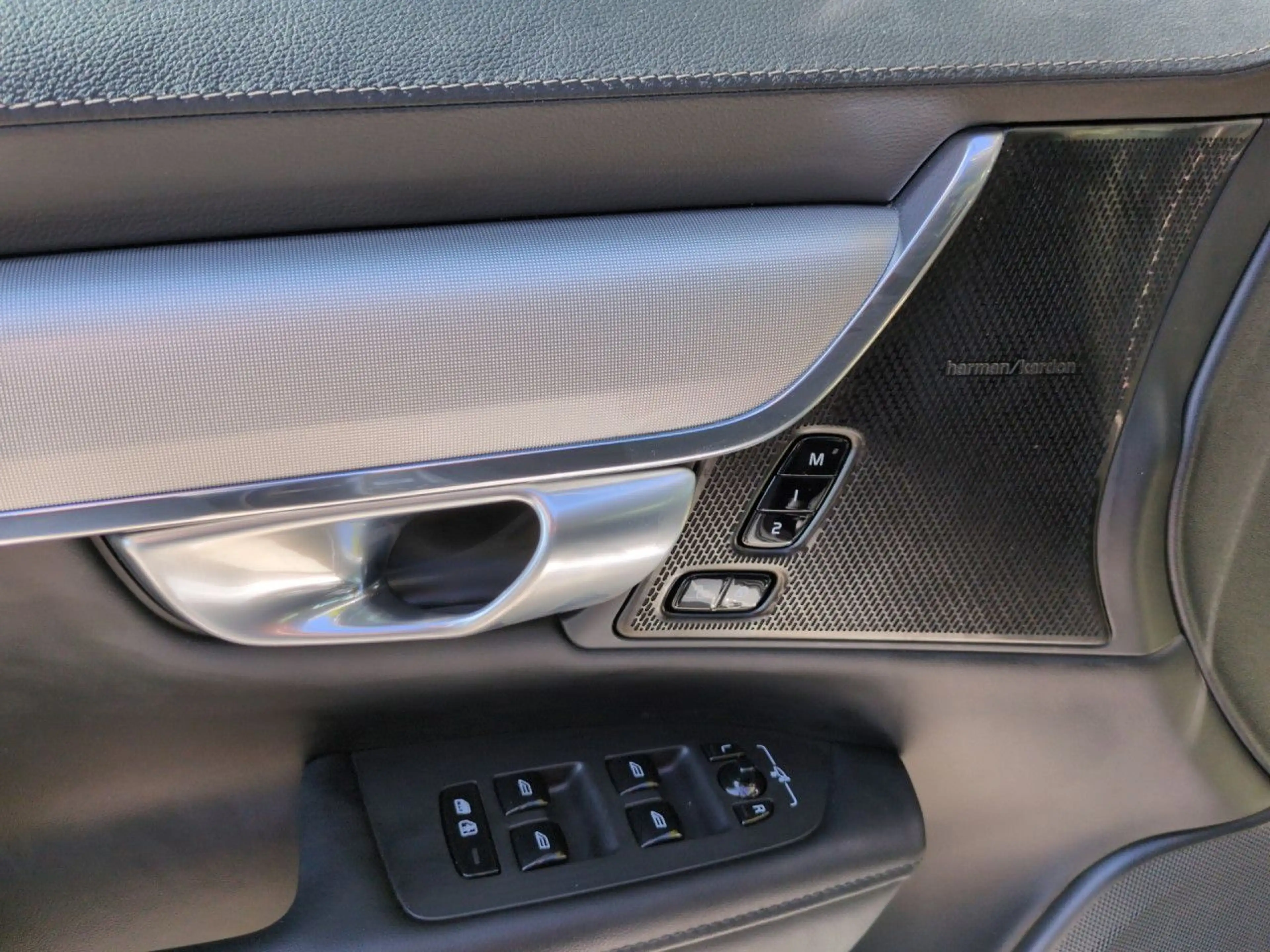 Volvo V90 Cross Country Plus AWD Bluetooth LED Vollleder — photo 12