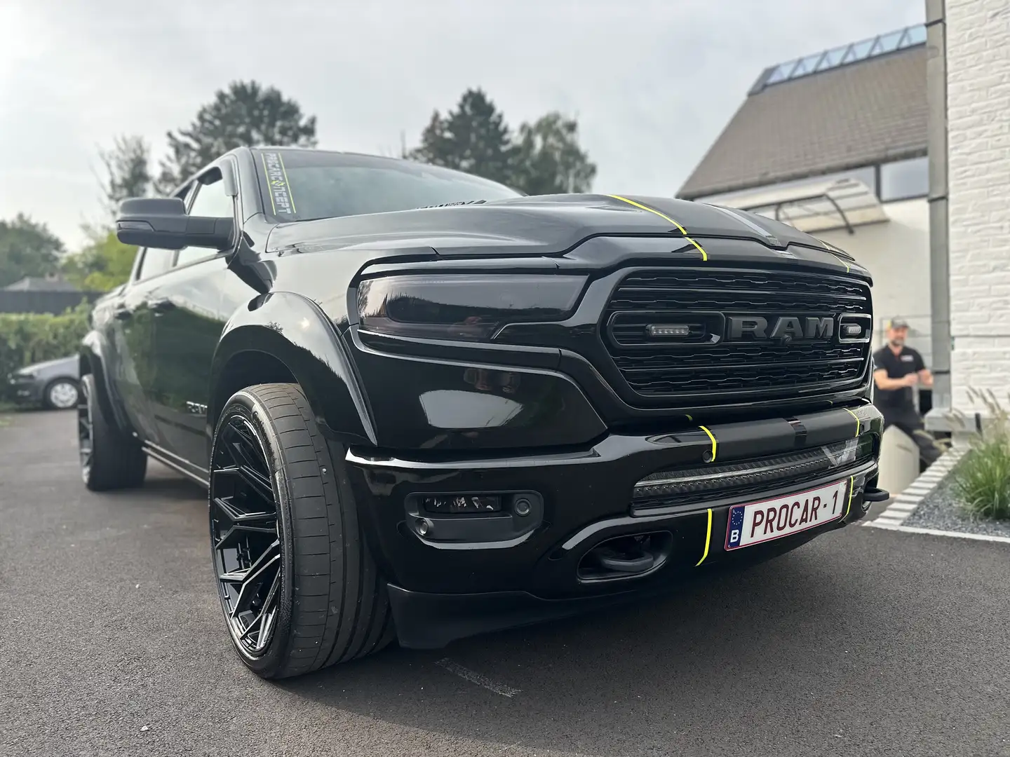 Dodge RAM Limited 5,7 V8 - LPG - 69900 htva - 2