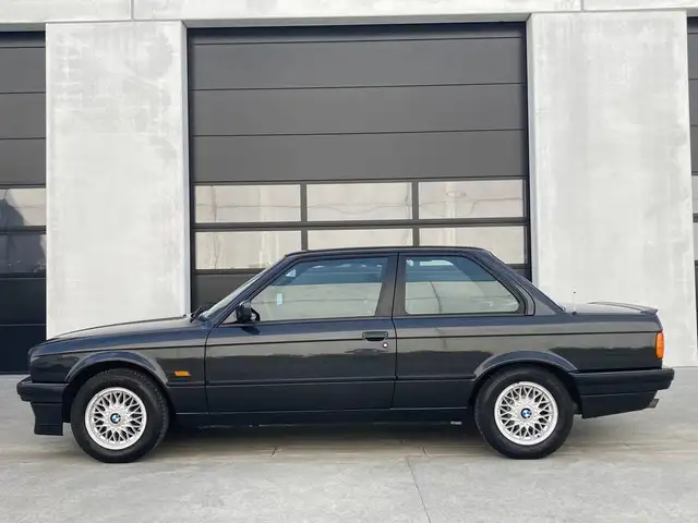 BMW 318 is E30/Belgian delivered/Full History