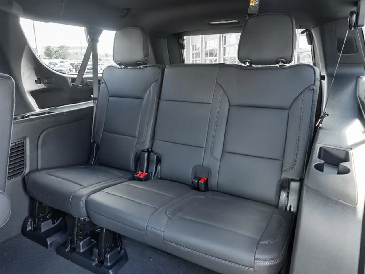 Chevrolet Suburban снимка Chevrolet Suburban