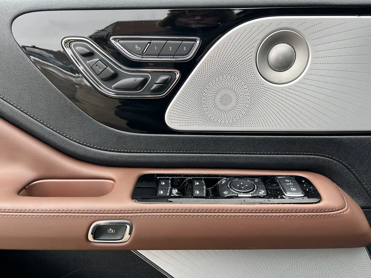 Lincoln Aviator снимка Lincoln Aviator