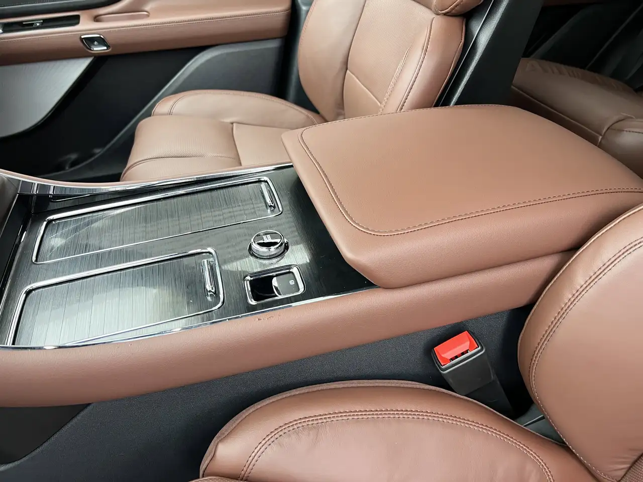 Lincoln Aviator снимка Lincoln Aviator