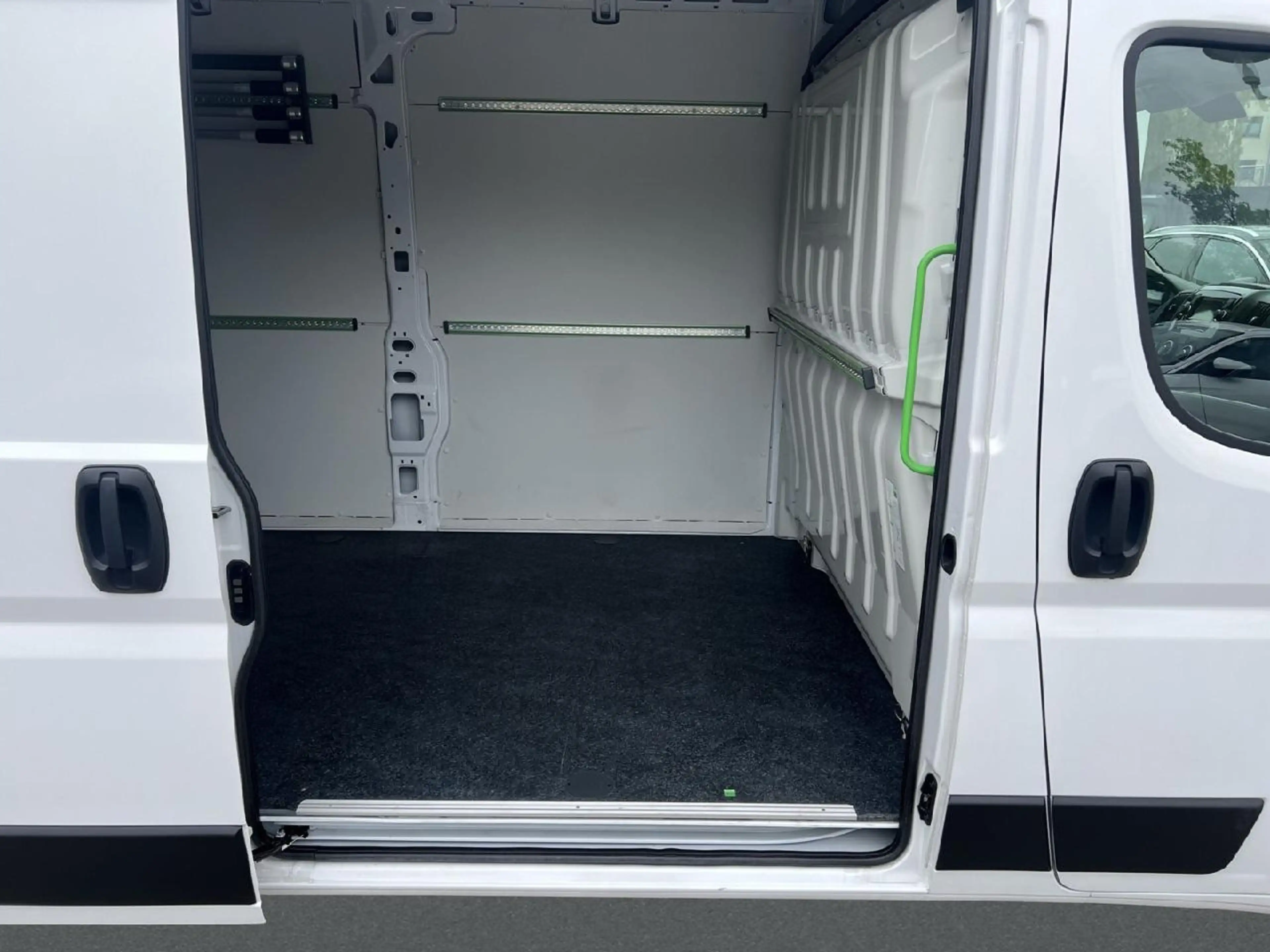 Peugeot Boxer 335 L3H2 Premium BlueHDi 140 Stop&Start — photo 13
