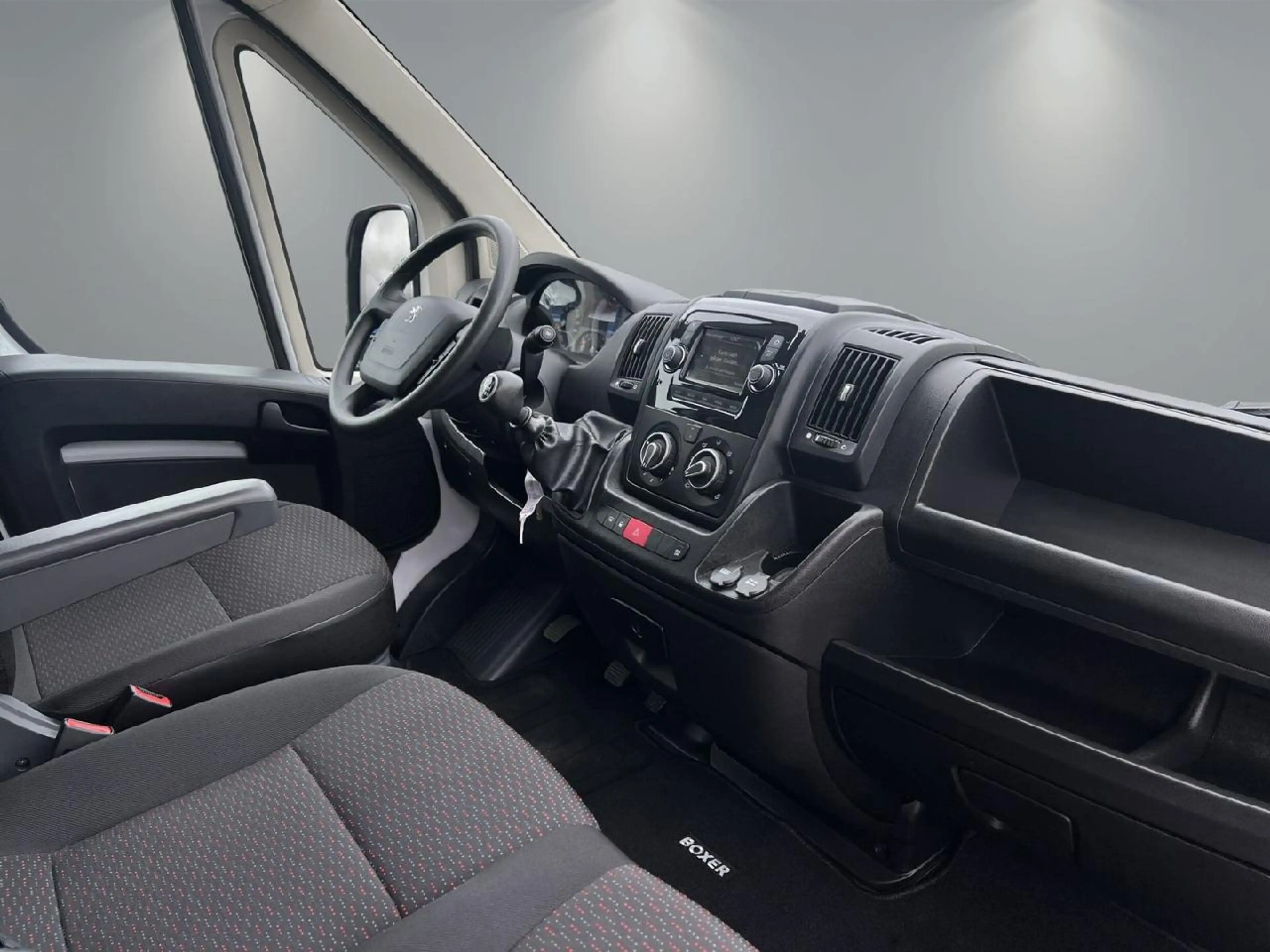 Peugeot Boxer 335 L3H2 Premium BlueHDi 140 Stop&Start — photo 7