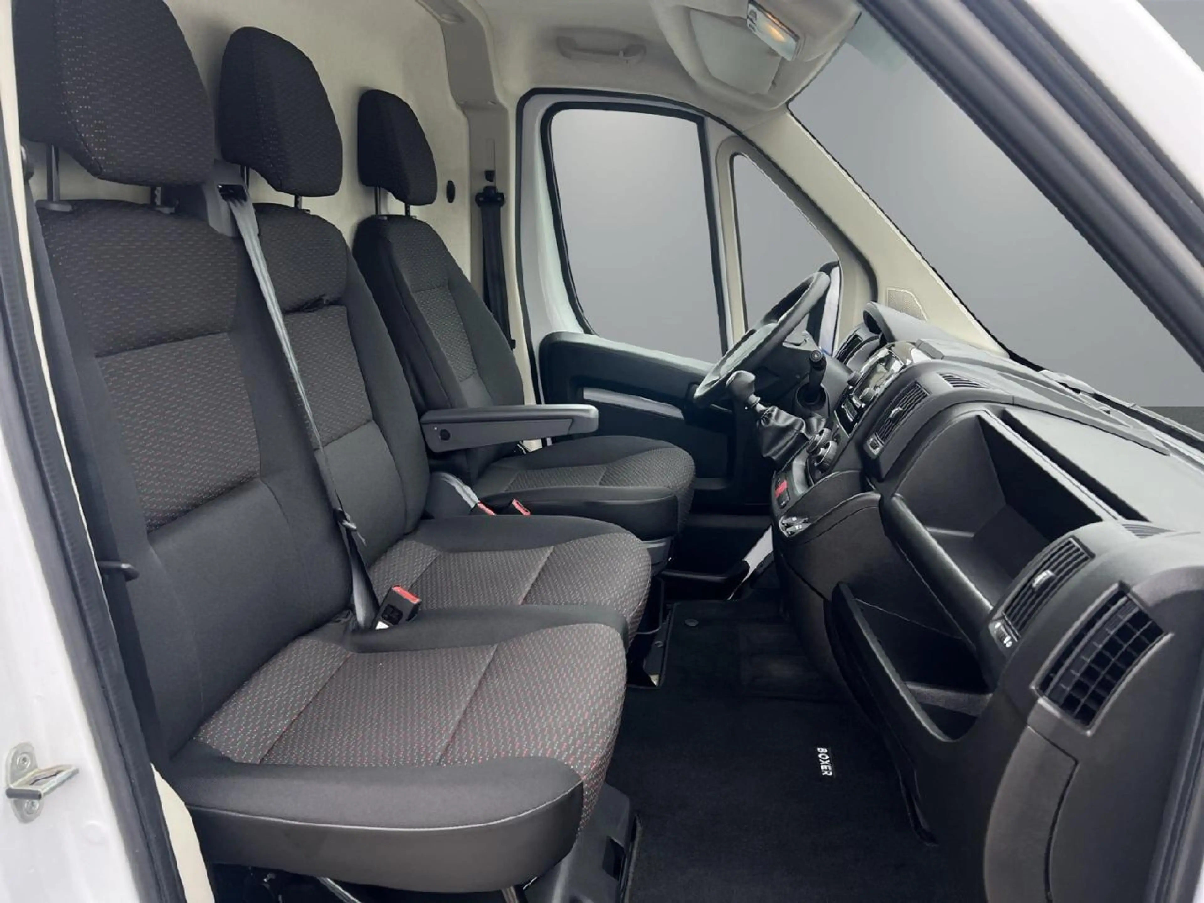 Peugeot Boxer 335 L3H2 Premium BlueHDi 140 Stop&Start — photo 8