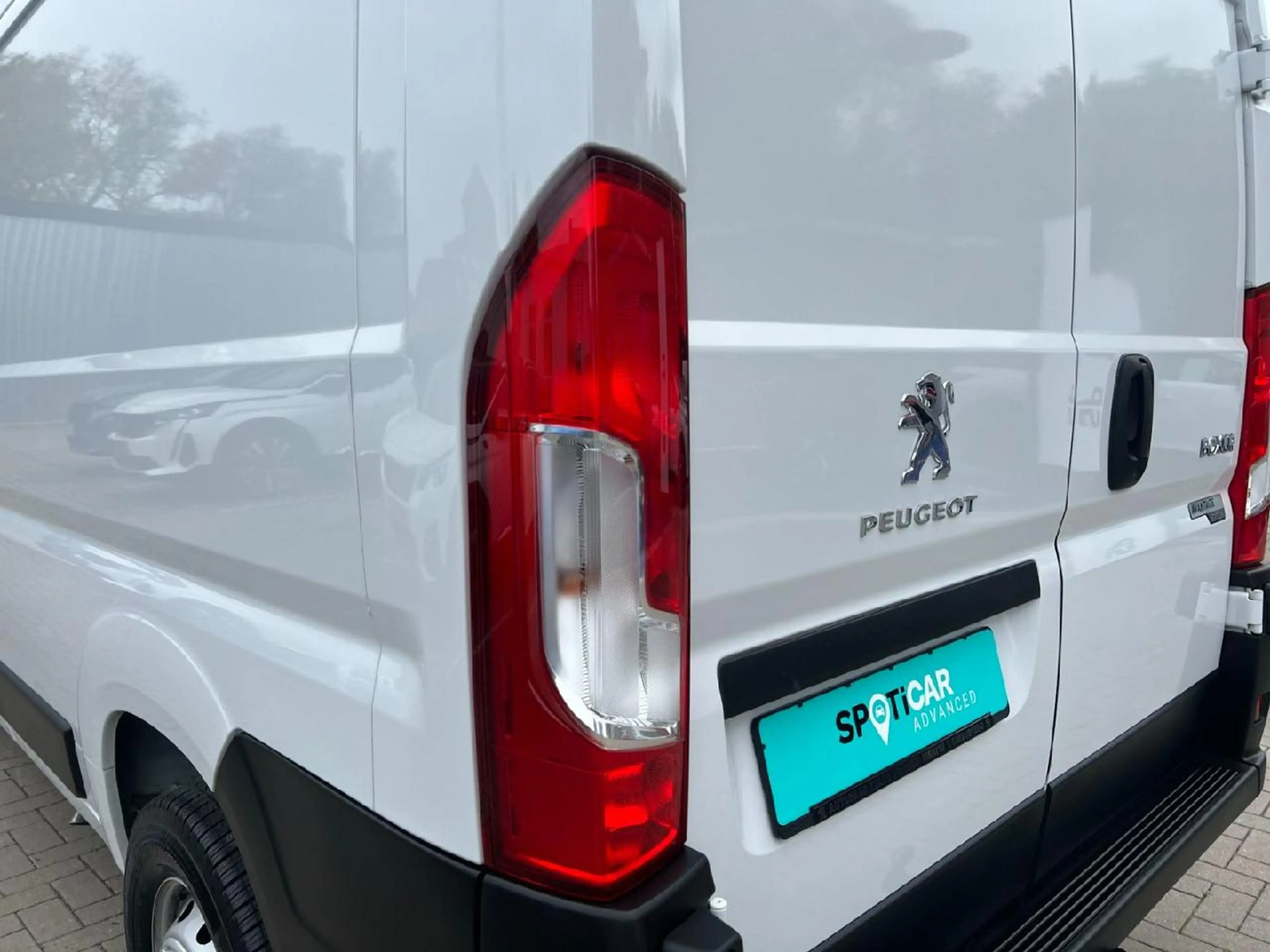 Peugeot Boxer 335 L3H2 Premium BlueHDi 140 Stop&Start — photo 12