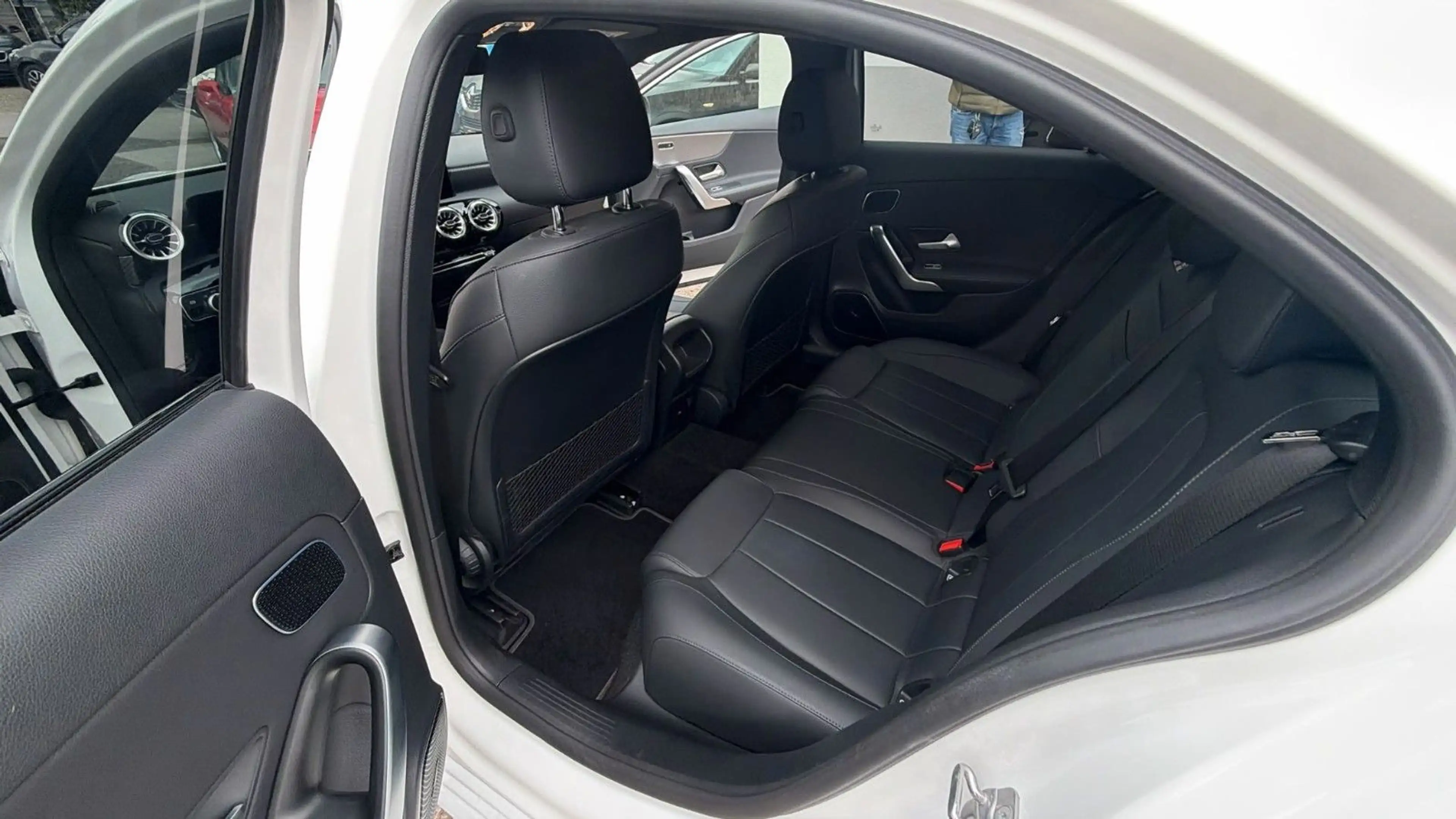 Mercedes-Benz A 200 Limousine/Night/Ambiente/Kamera/Burmester — photo 14