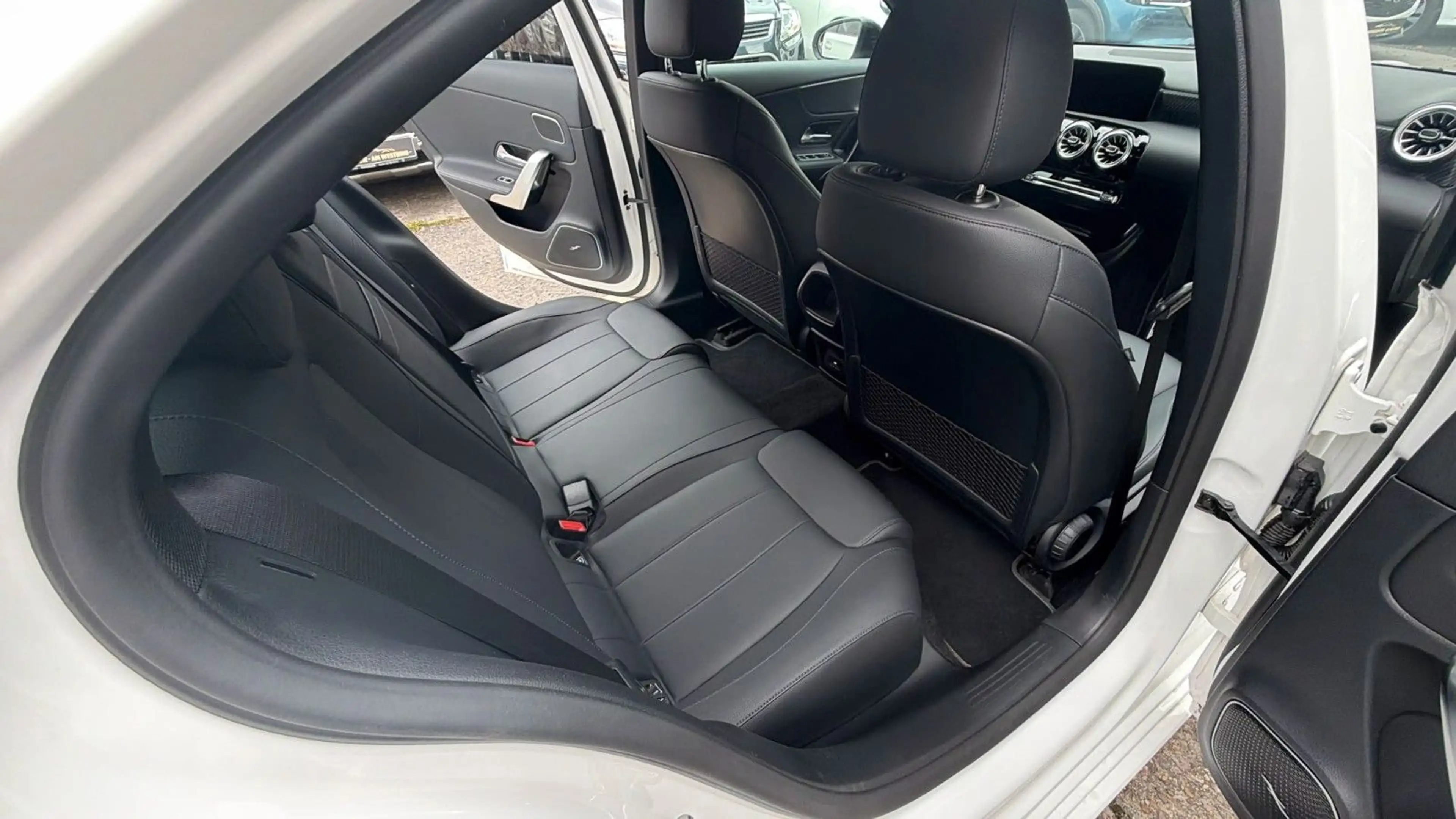 Mercedes-Benz A 200 Limousine/Night/Ambiente/Kamera/Burmester — photo 10