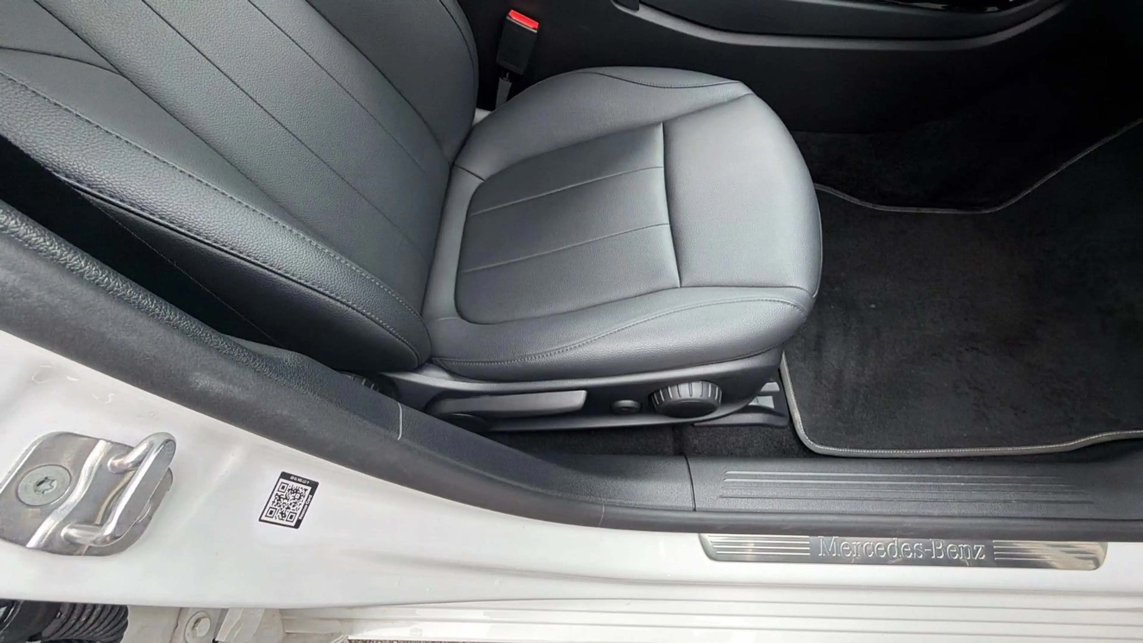 Mercedes-Benz A 200 Limousine/Night/Ambiente/Kamera/Burmester — photo 13