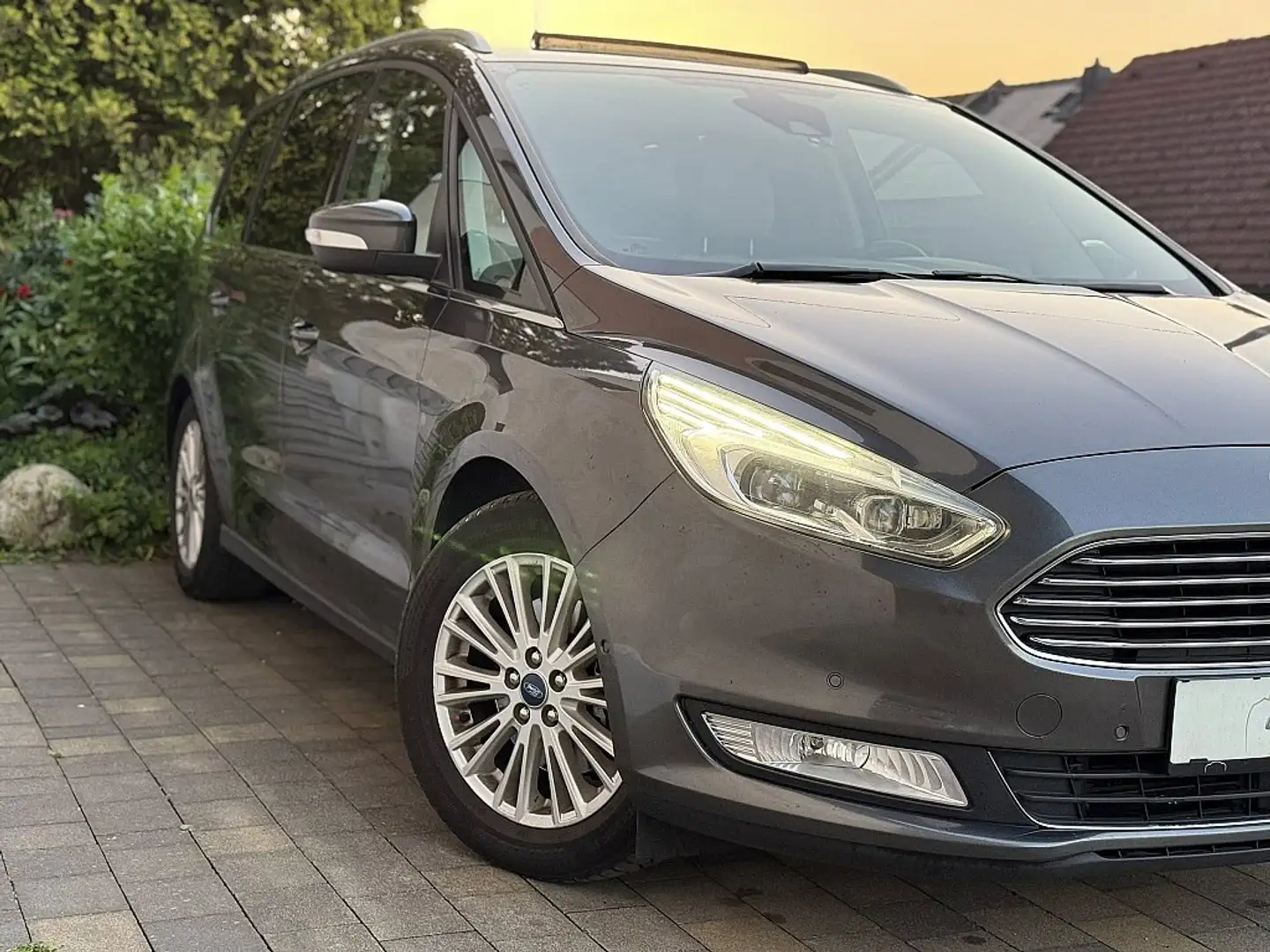 Ford Galaxy 2,0 TDCi Titanium Start/Stop-System Powershift ... Grau - 2