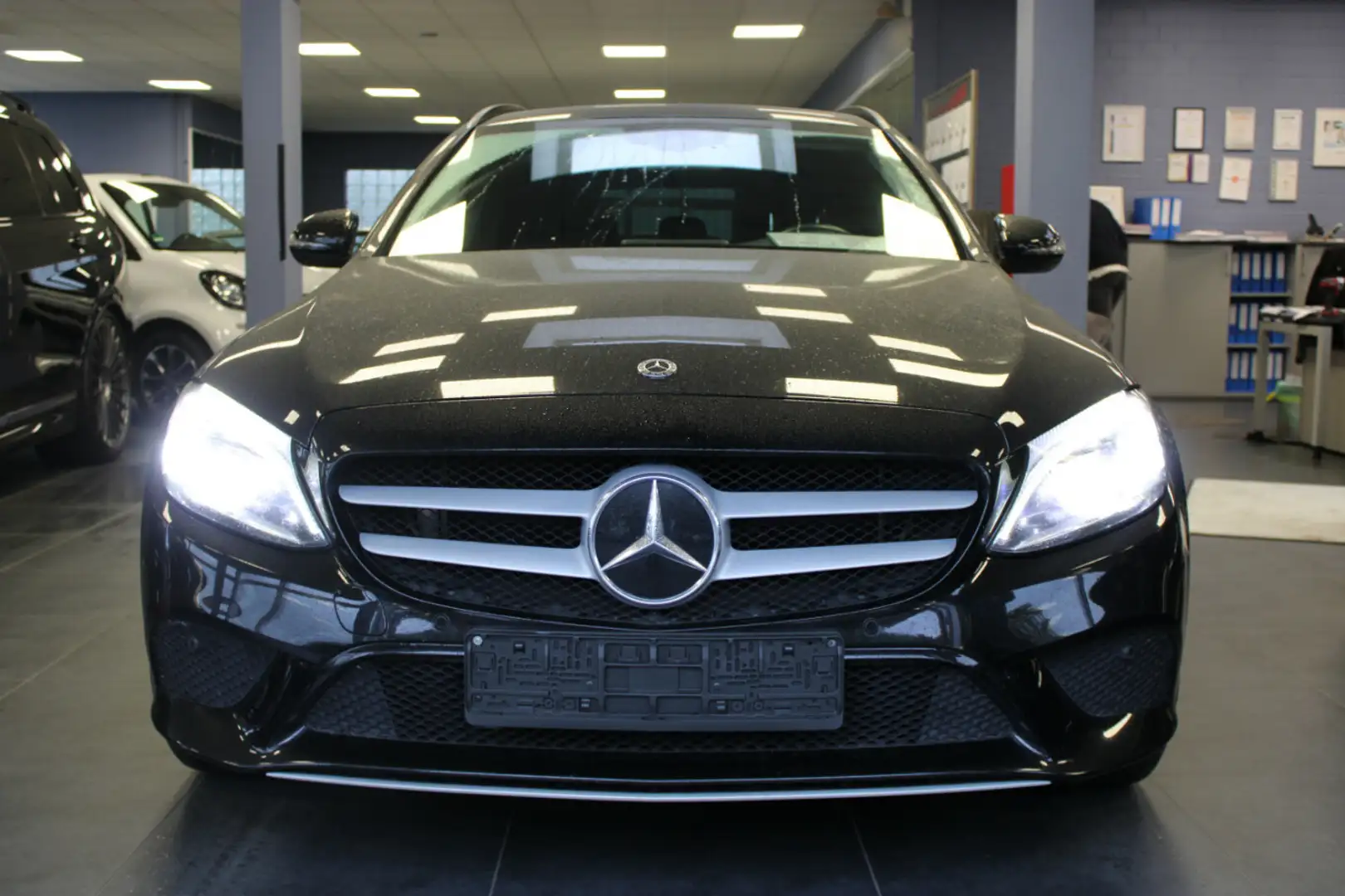 Mercedes-Benz C 220 d 4 MATIC T-9G-TRONIC Schwarz - 2