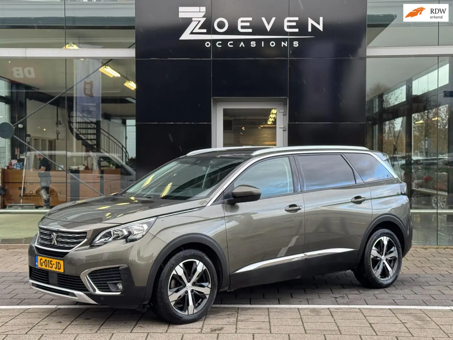 Peugeot 5008 1.2 PureTech Advanced Grip Control Allure Grau - 1
