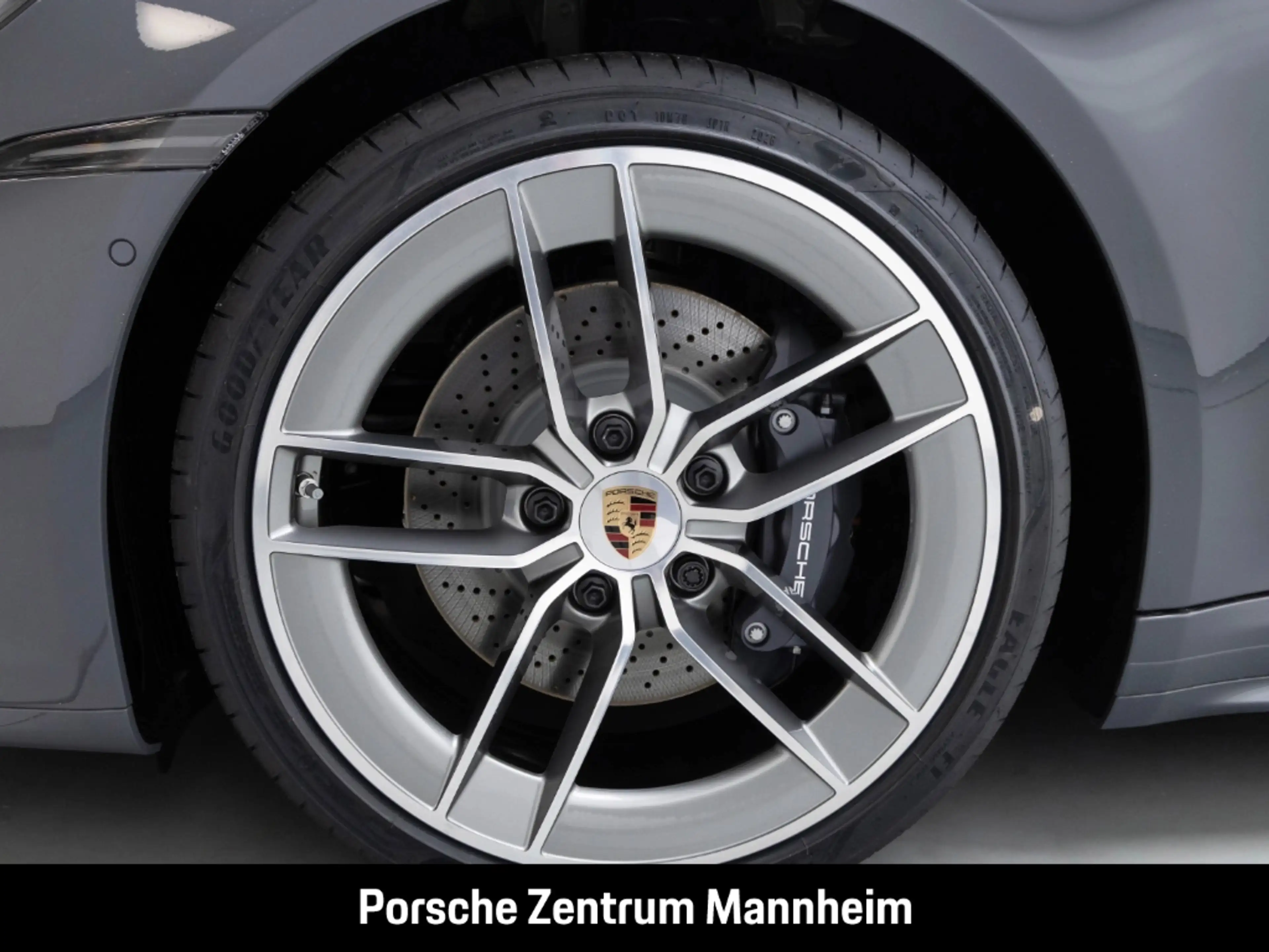 Porsche 992 -2 (911) Carrera — photo 8