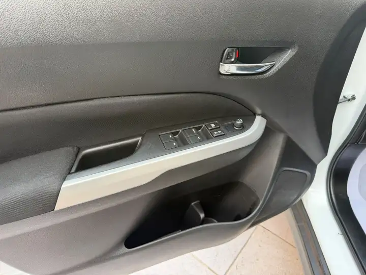 Suzuki Vitara 1.6 DDIS GLE 2015, foto 26
