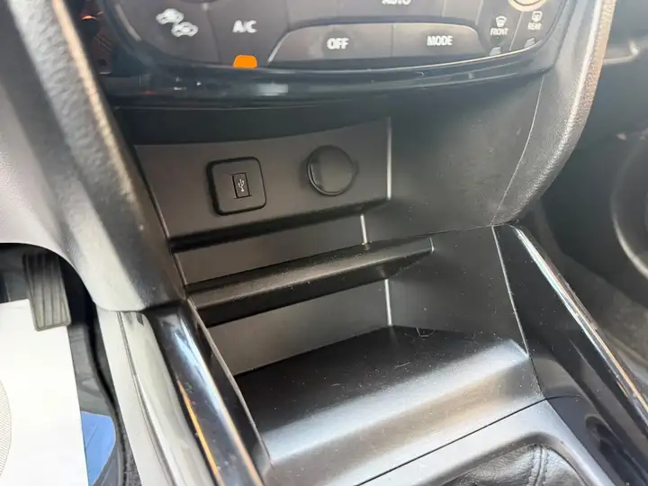 Suzuki Vitara 1.6 DDIS GLE 2015, foto 21