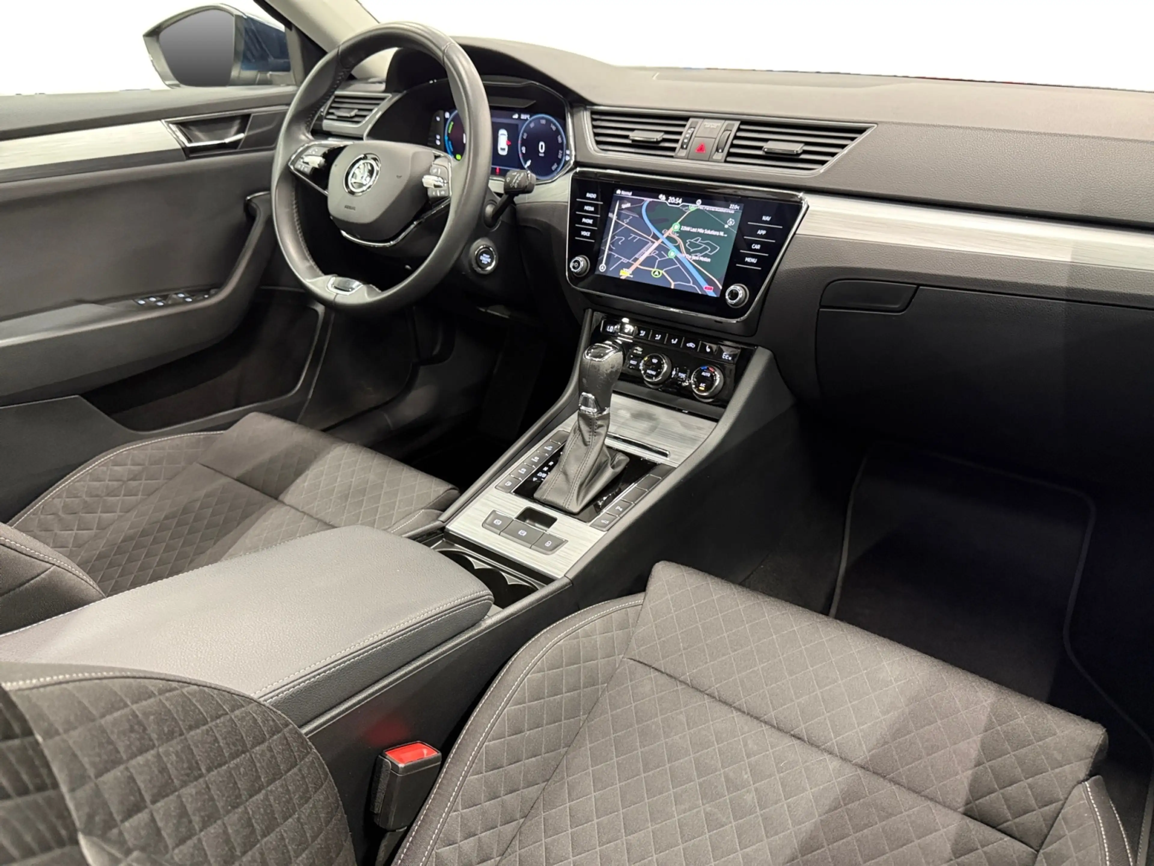 Skoda Superb Combi 1.4 TSI iV Business Edition I Trekhaak I Pan — photo 3