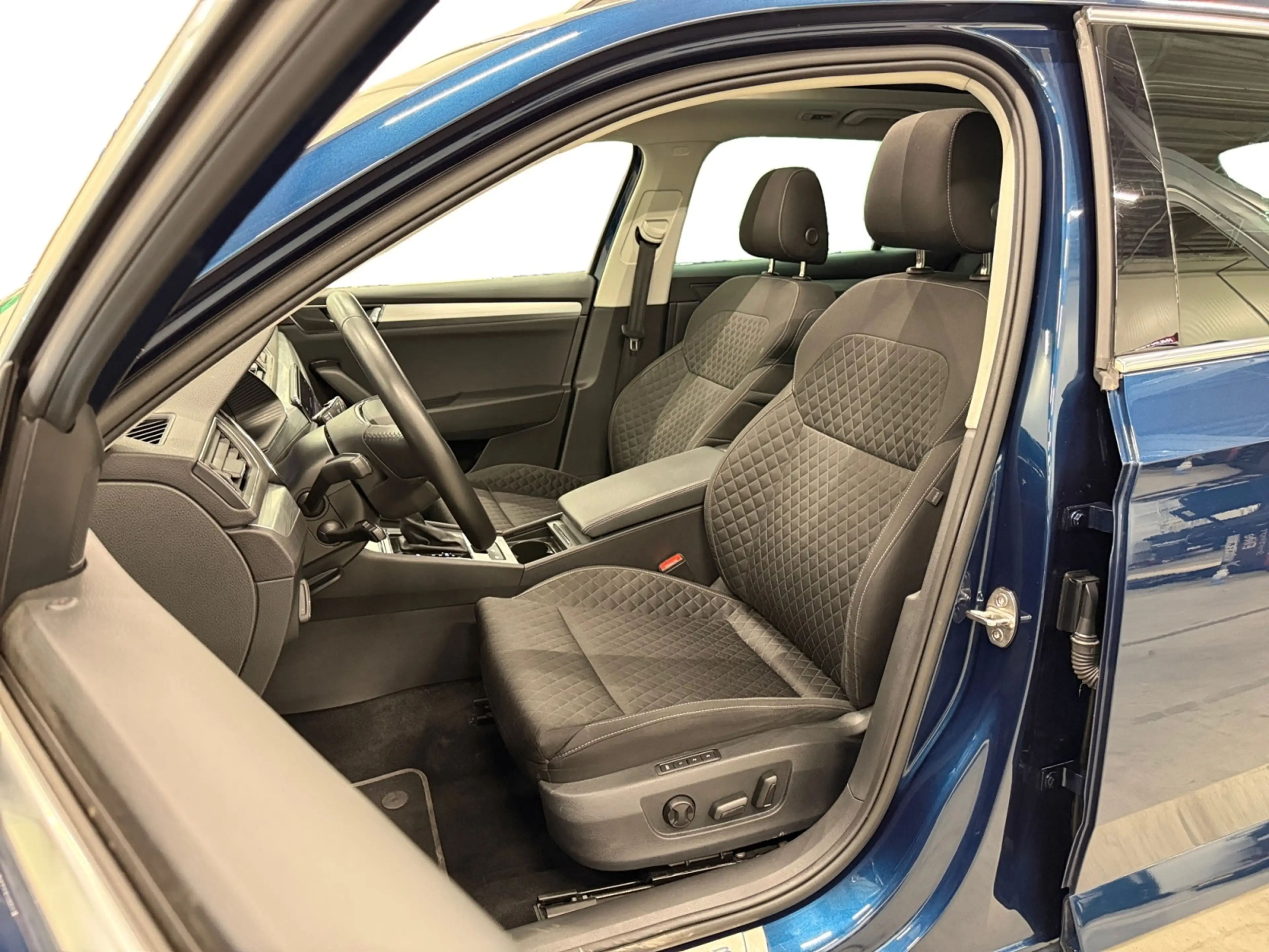 Skoda Superb Combi 1.4 TSI iV Business Edition I Trekhaak I Pan — photo 11