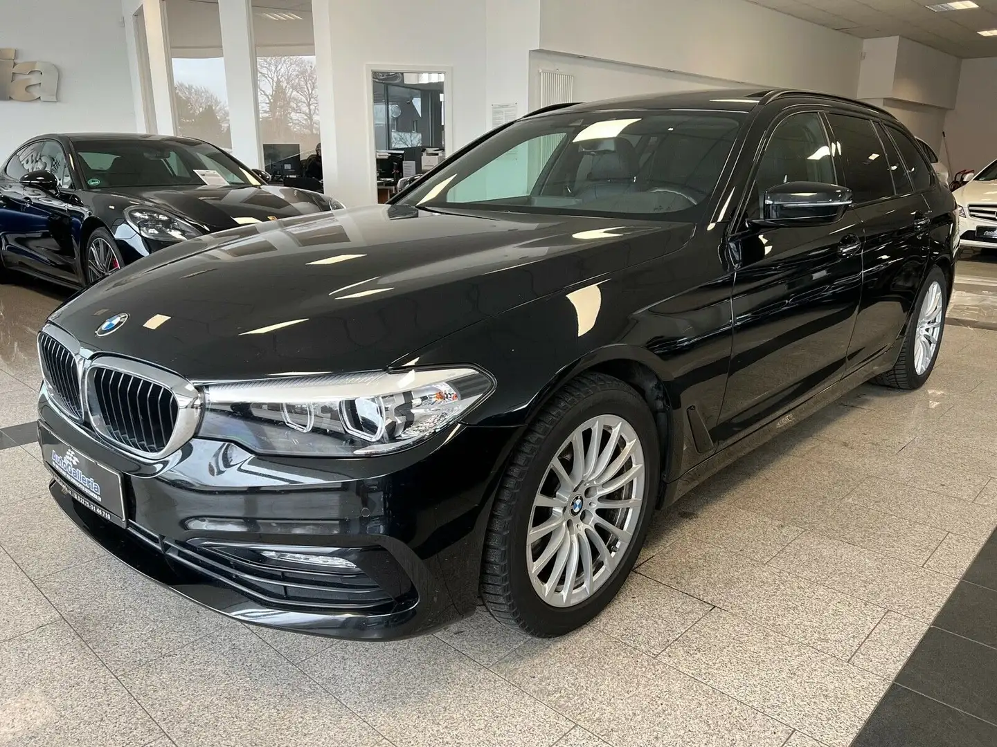 BMW 520 d Sport Line Aut. Pano LED Navi Leder Ambien Schwarz - 2