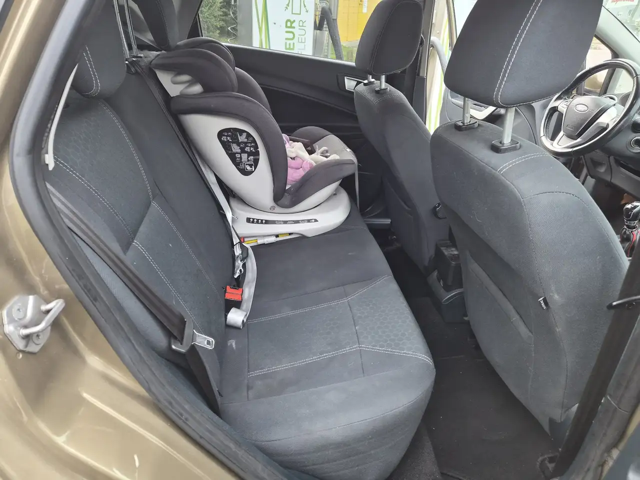 Ford Fiesta 3 portes — photo 12
