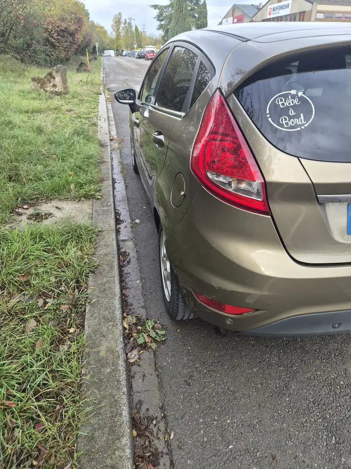 Ford Fiesta 3 portes — photo 6