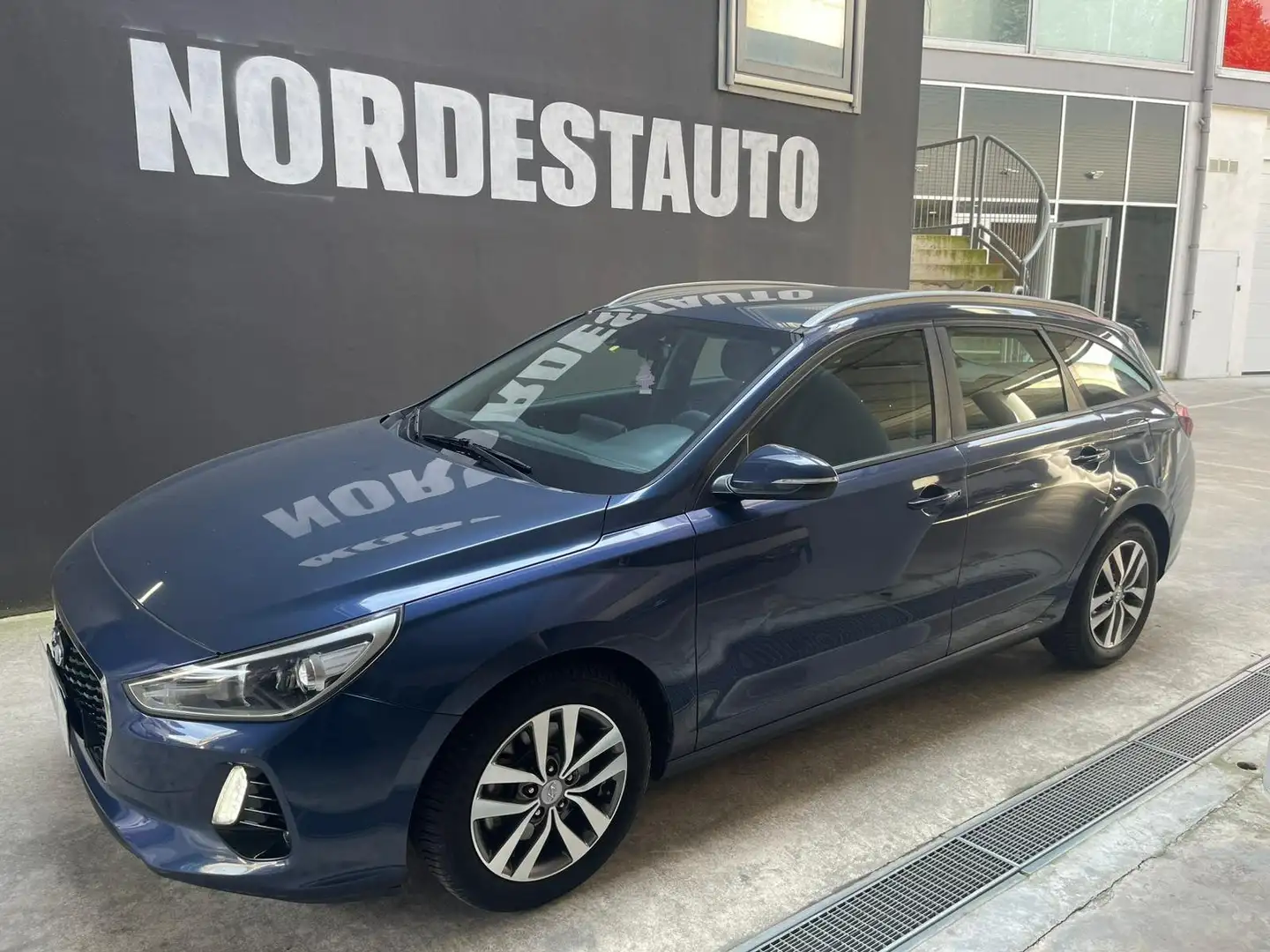Hyundai i30 Station Wagon 1.6Crdi Comfort 110cv Blau - 1