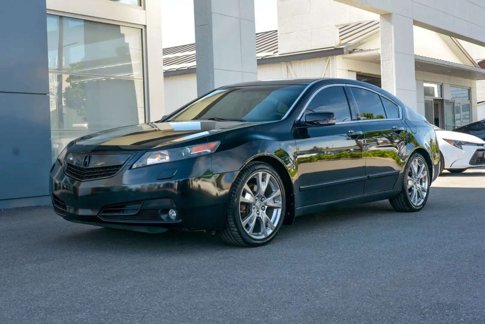 2014 Acura TL w/Elite Pkg No reported accidents. / Aucun acciden