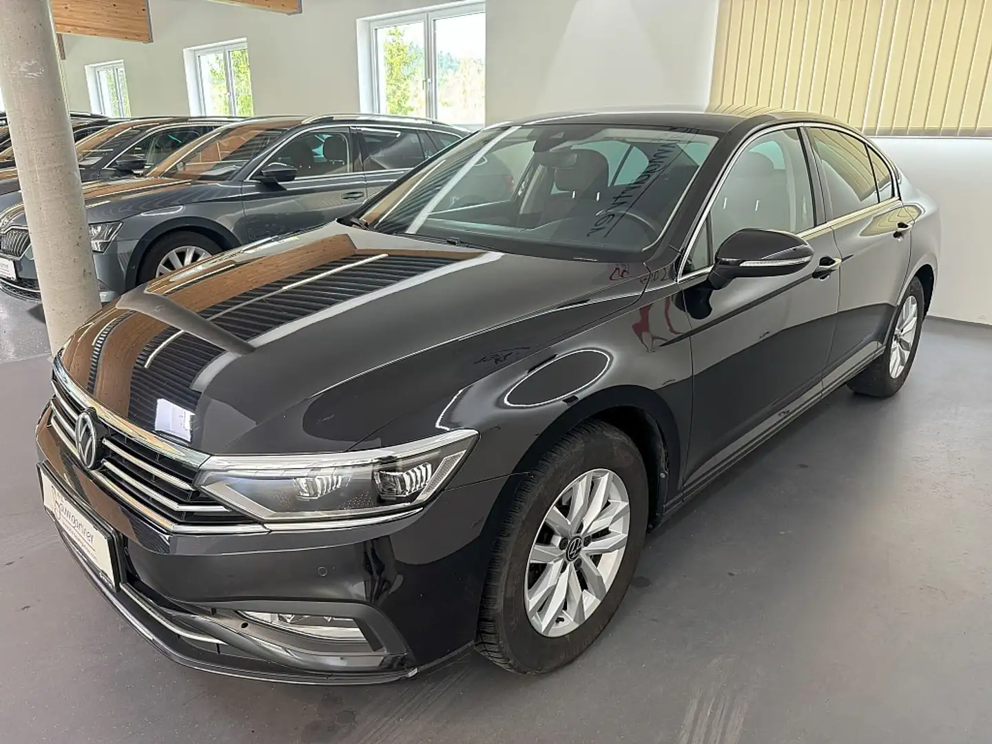 Volkswagen Passat Limo 2,0 TDI DSG *Matrix-LED*NAVI*AHK*ACC*Rückf... Schwarz - 2