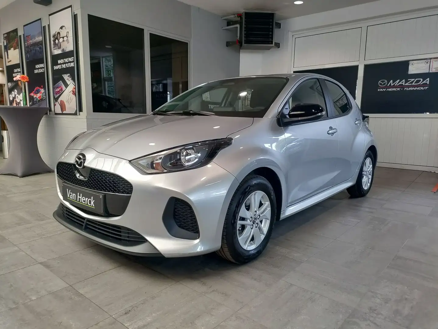 Mazda 2 1.5I Hybrid VVT-i Centre-Line CVT Zilver - 1