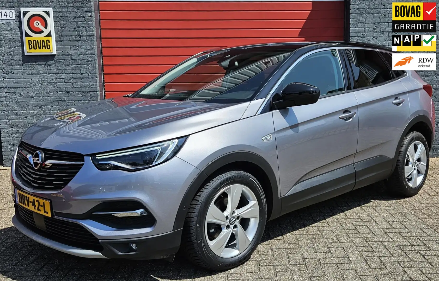 Opel Grandland X 1.2 Turbo Innovation Grijs - 1