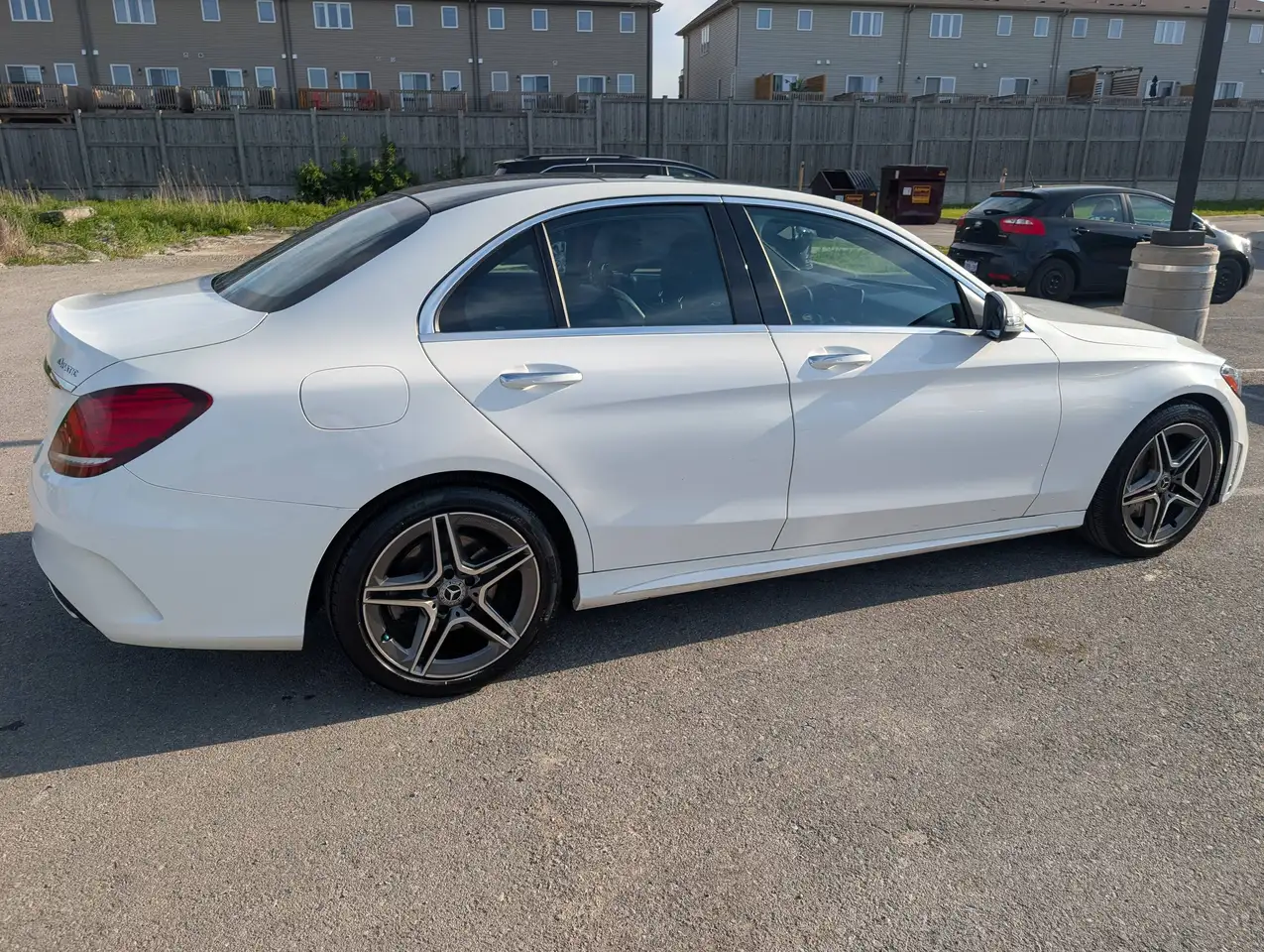 Mercedes-Benz C-Class снимка Mercedes-Benz C-Class