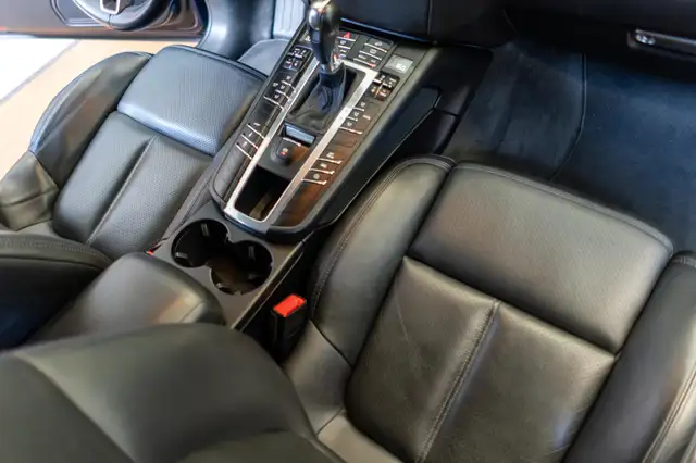 Porsche Macan view 13