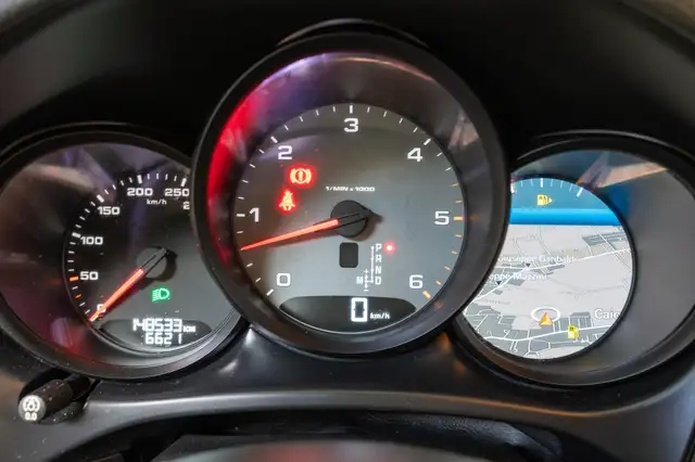 Porsche Macan view 11