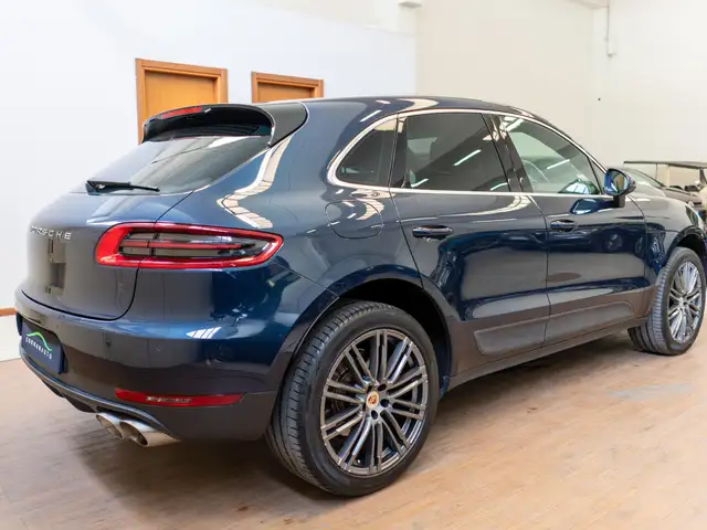 Porsche Macan view 5