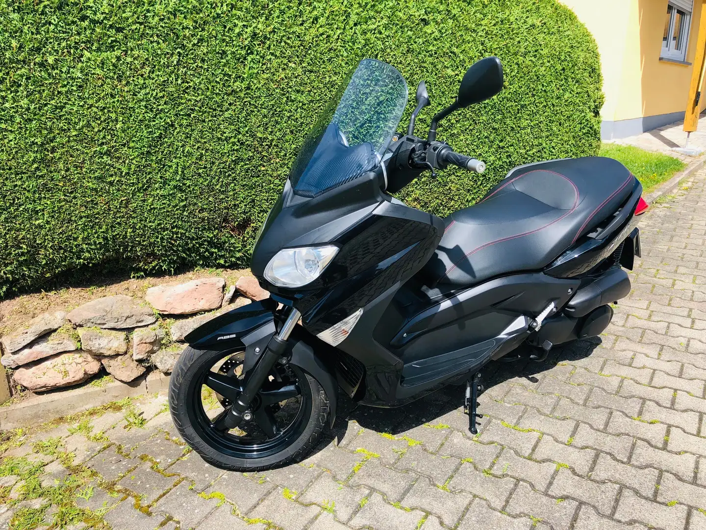 Yamaha X-Max 250 Automatik Černá - 2