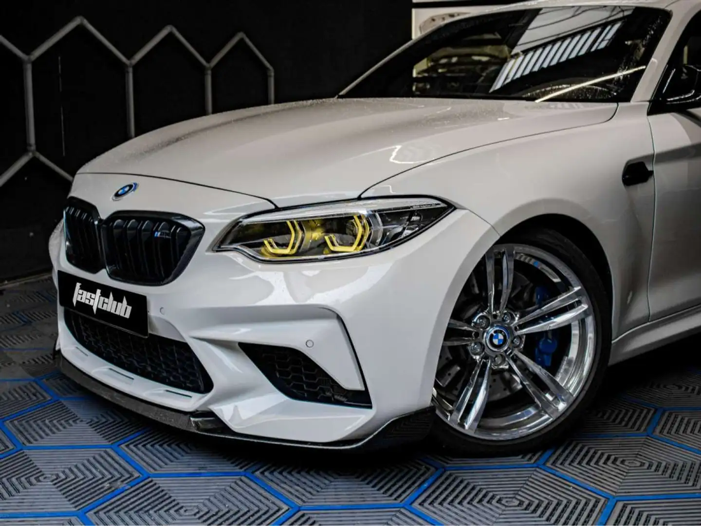 BMW M2 F87 COMPETITION AKRAPOVIC Blanc - 2