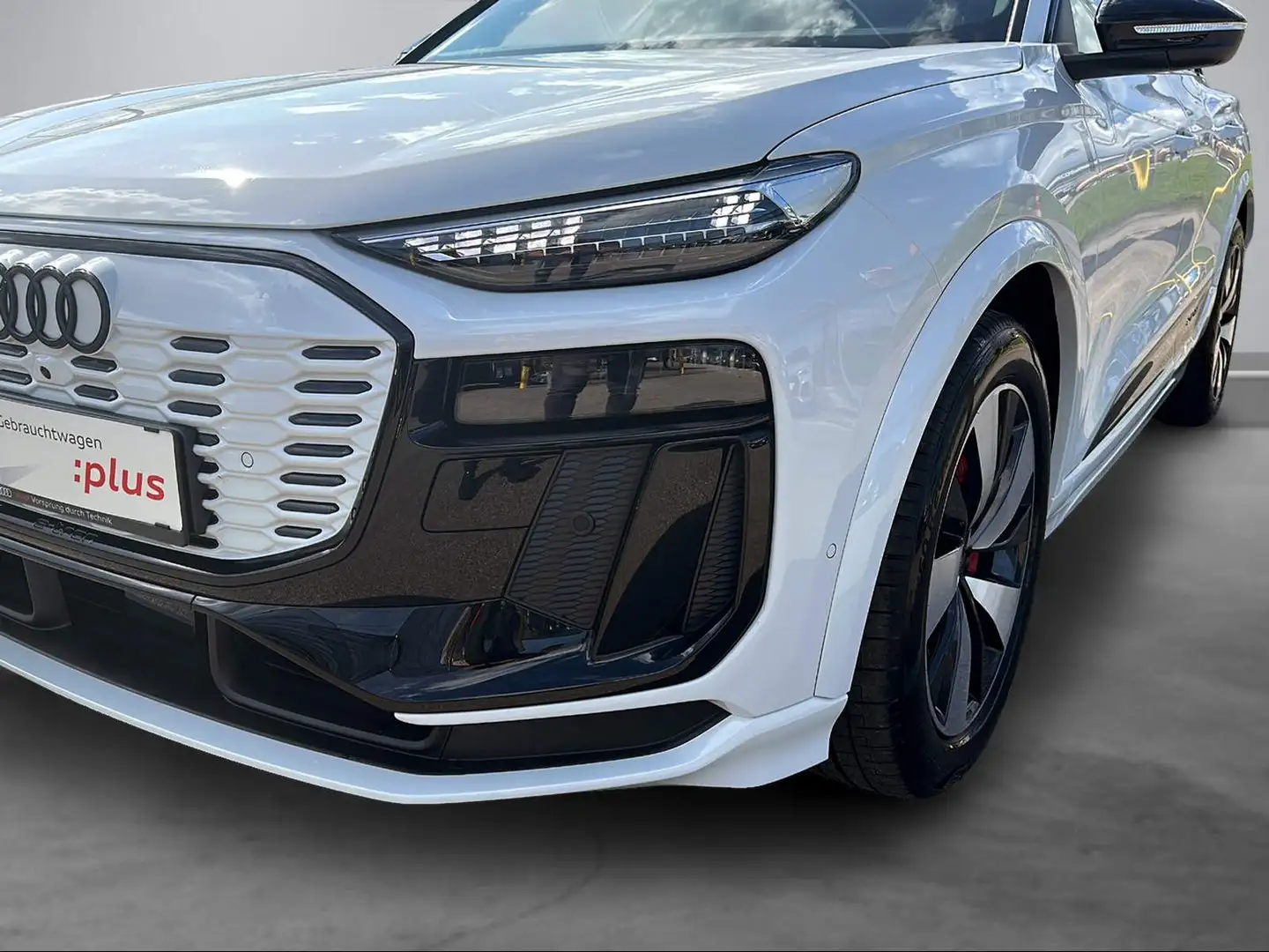 Audi Q6 e-tron quattro Weiß - 2