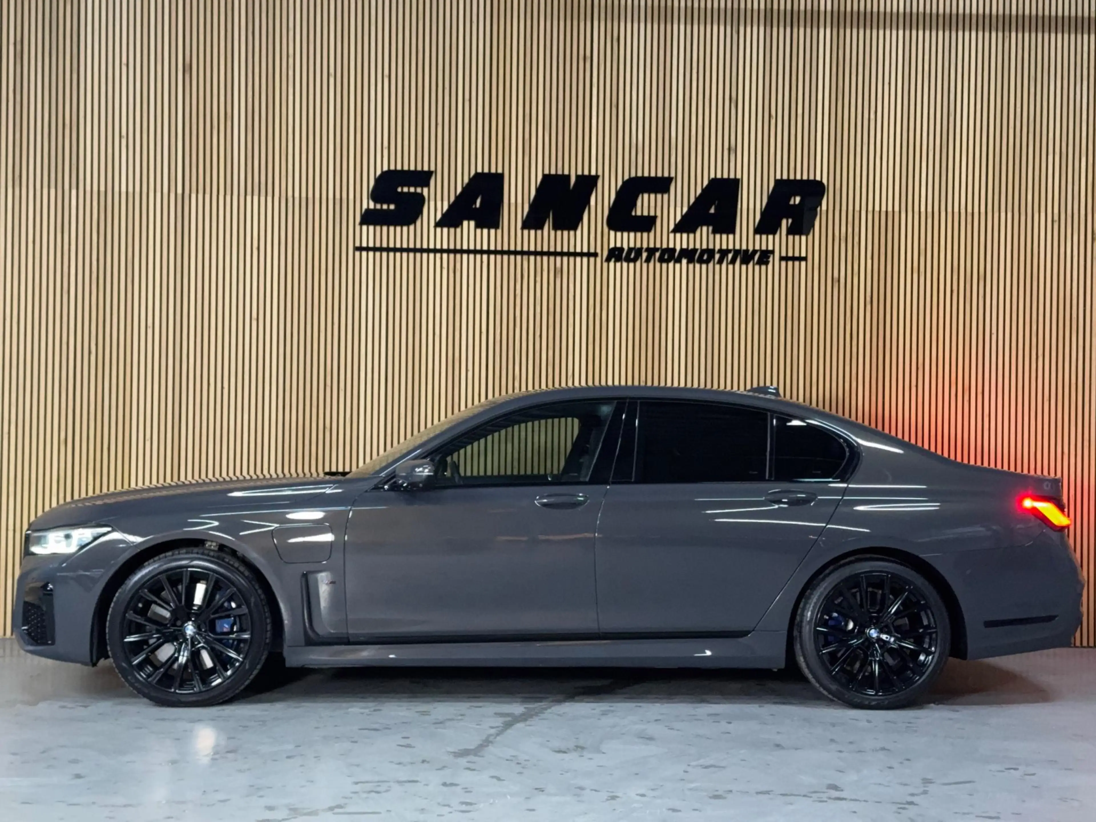BMW 745 7-serie 745e High Executive — photo 4