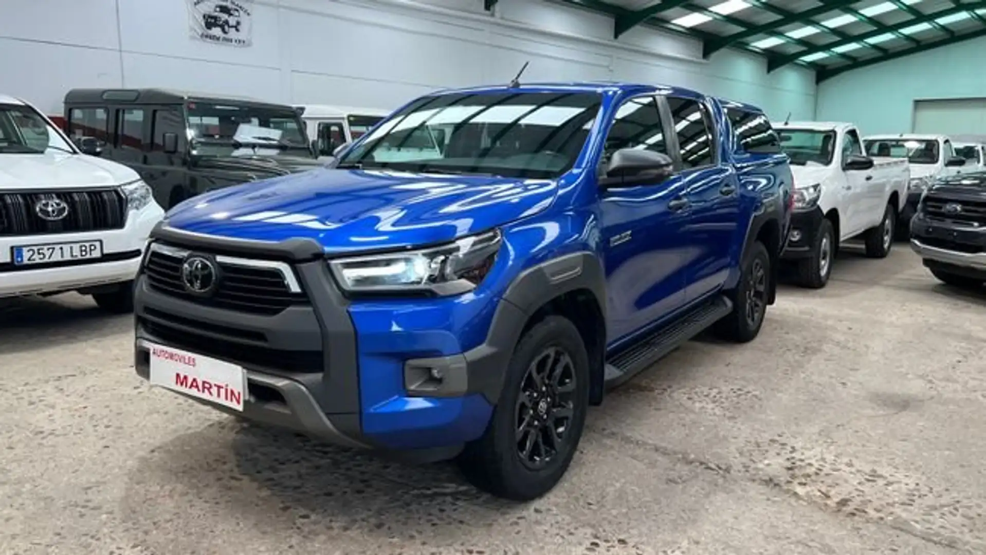 Toyota Hilux 2.8 D4D C. Doble Invincible AT Azul - 1