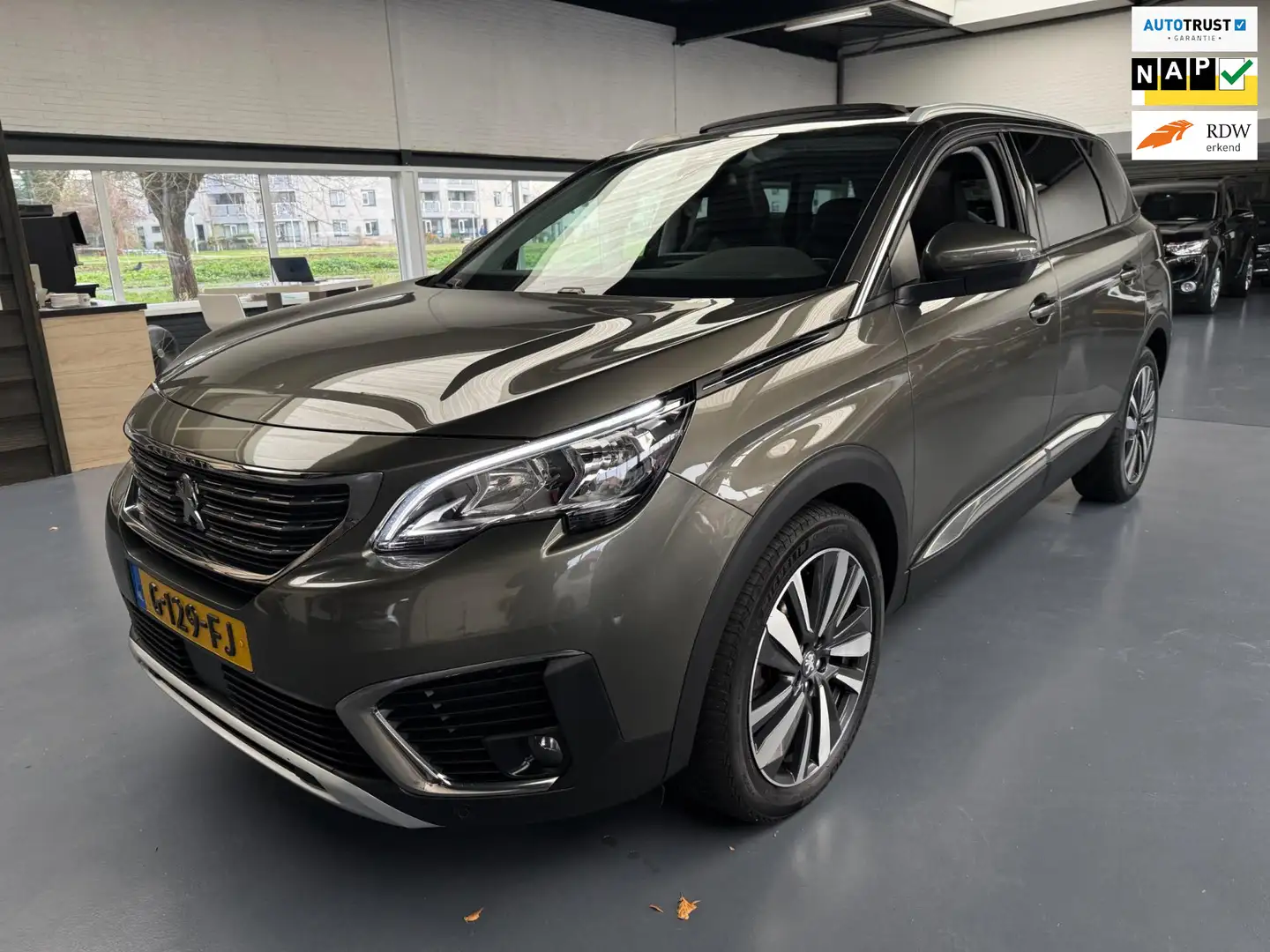 Peugeot 5008 1.2 PureTech Allure |Panoramadak|Leer| Grijs - 1