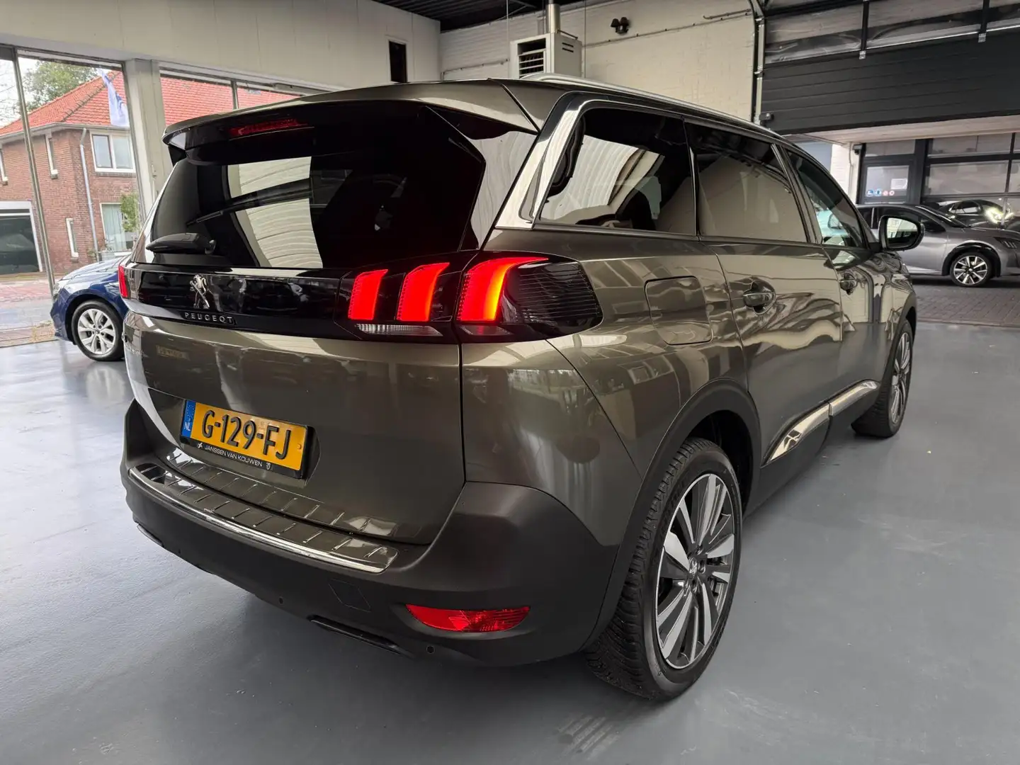 Peugeot 5008 1.2 PureTech Allure |Panoramadak|Leer| Grijs - 2