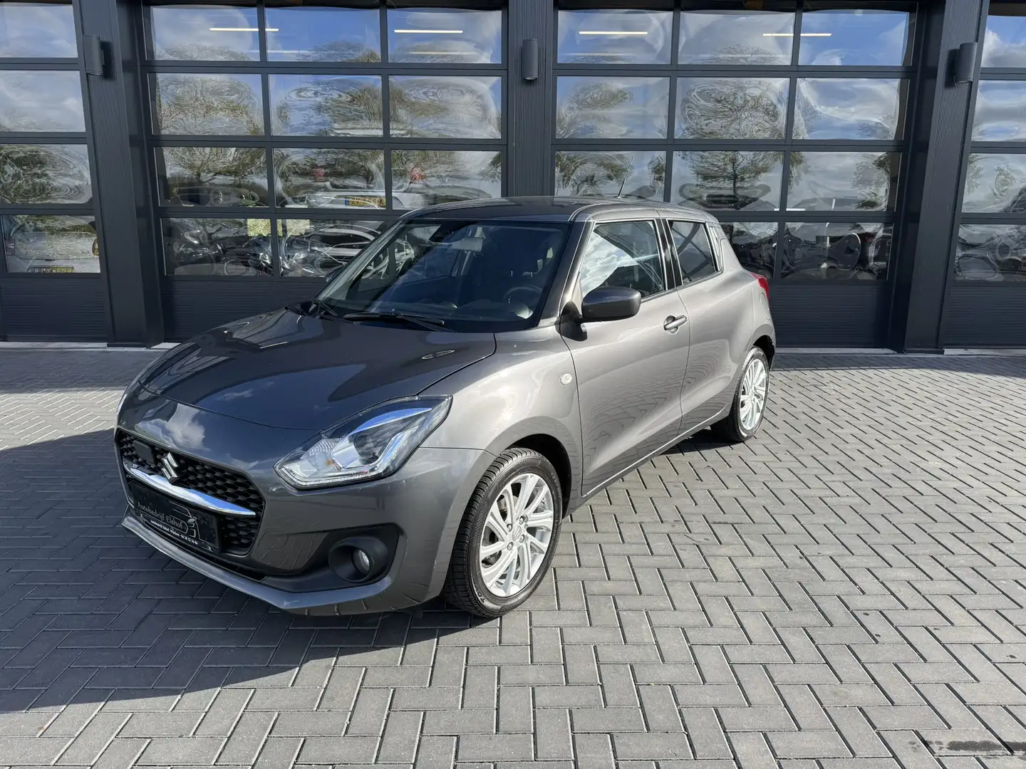 Suzuki Swift 1.2 Hybrid / Automat / Carplay Gris - 1